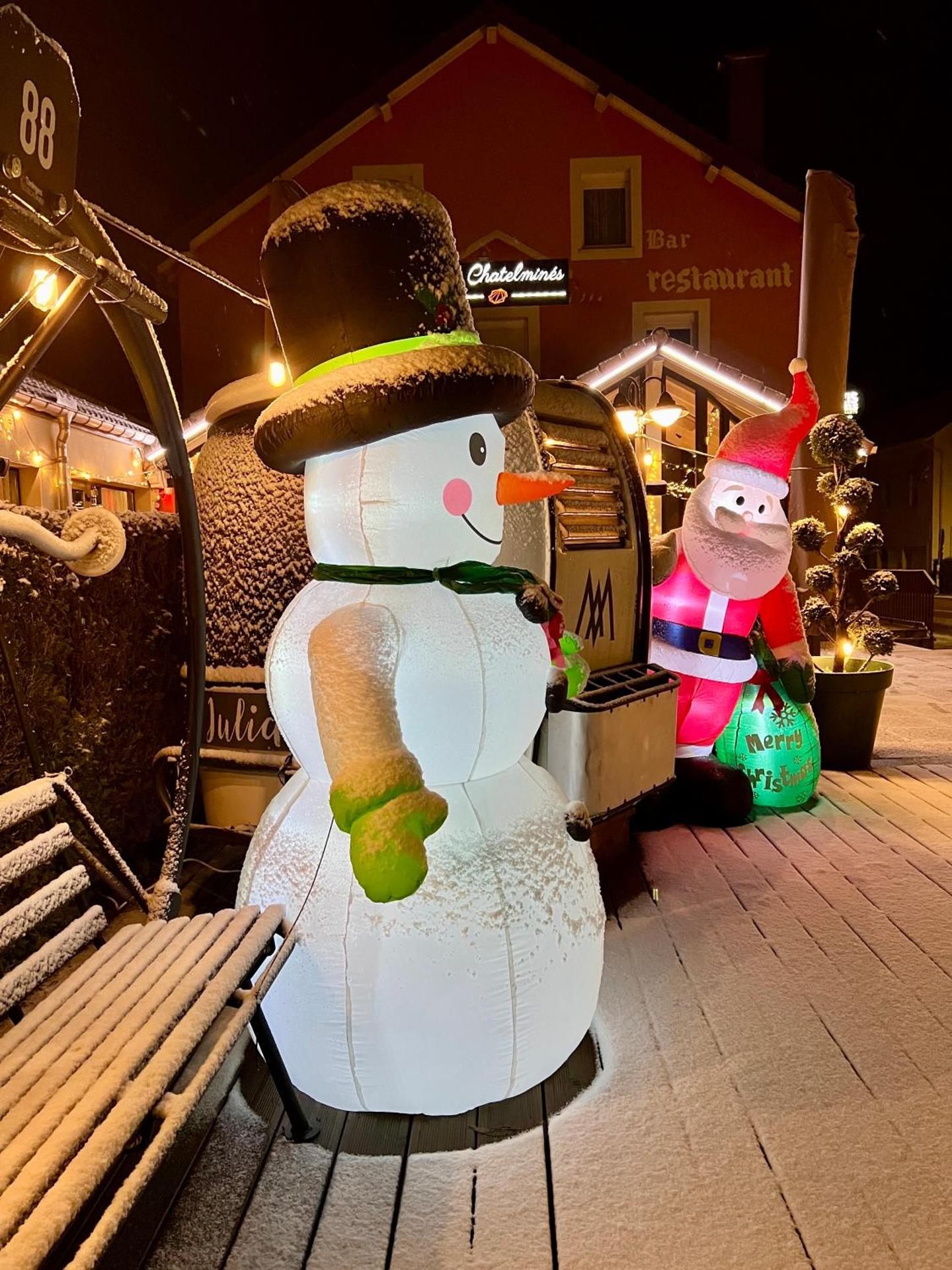 LOGIS HÔTEL, CHALETS et RESTAURANT LES CHATELMINÉS