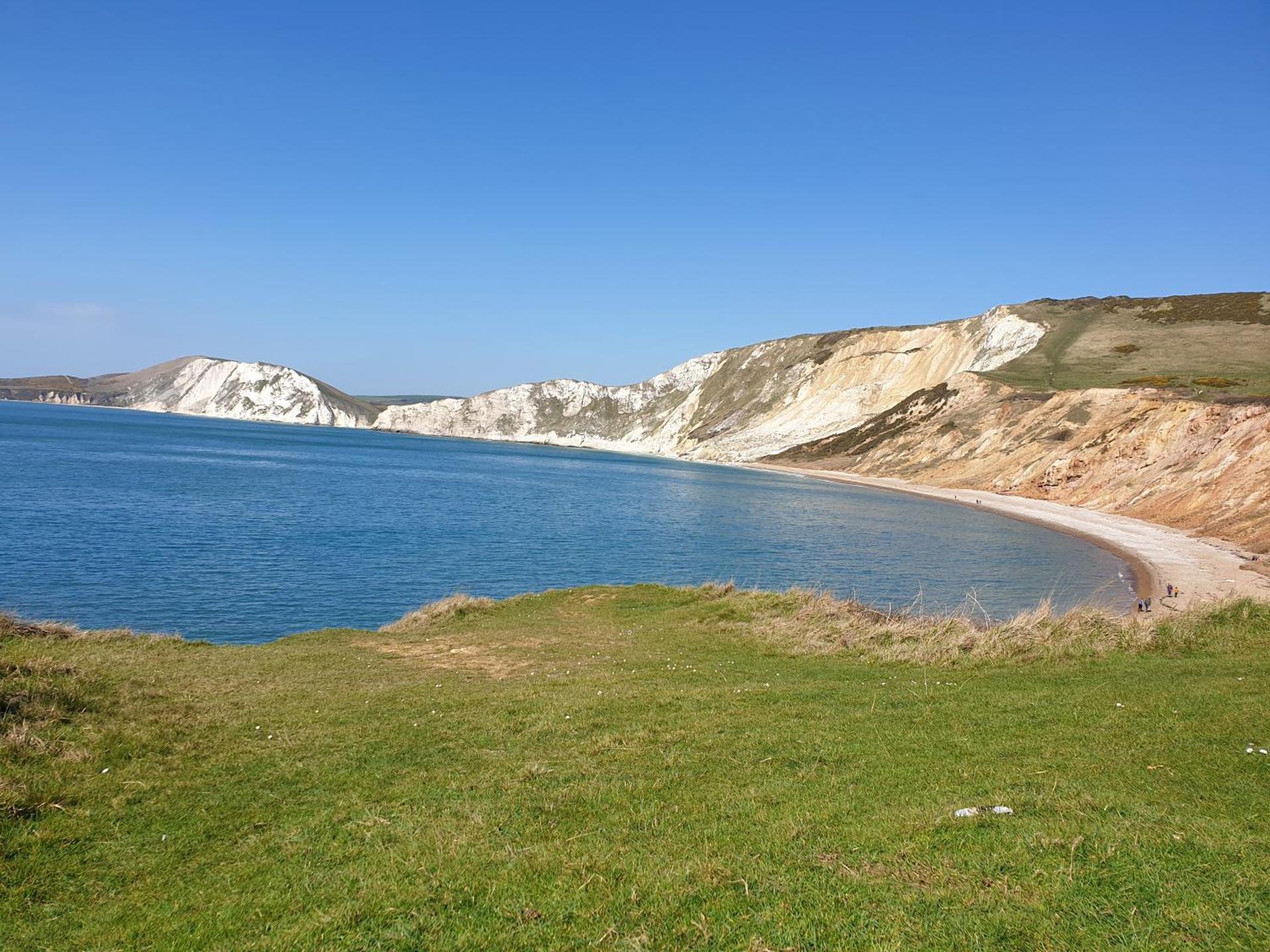 HighTide - 2 bed with parking, balcony & sea view.