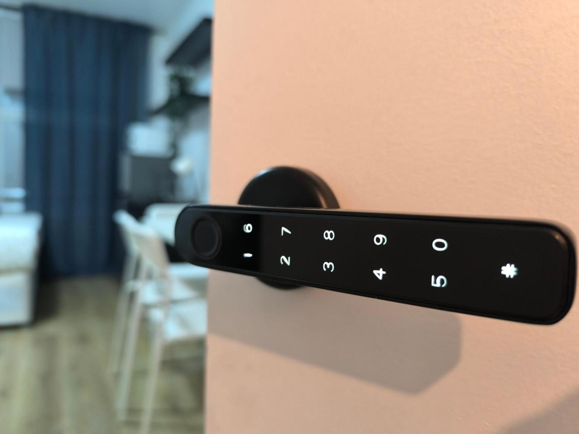 4 person room 3min from South Wimbeldon tube station Room2