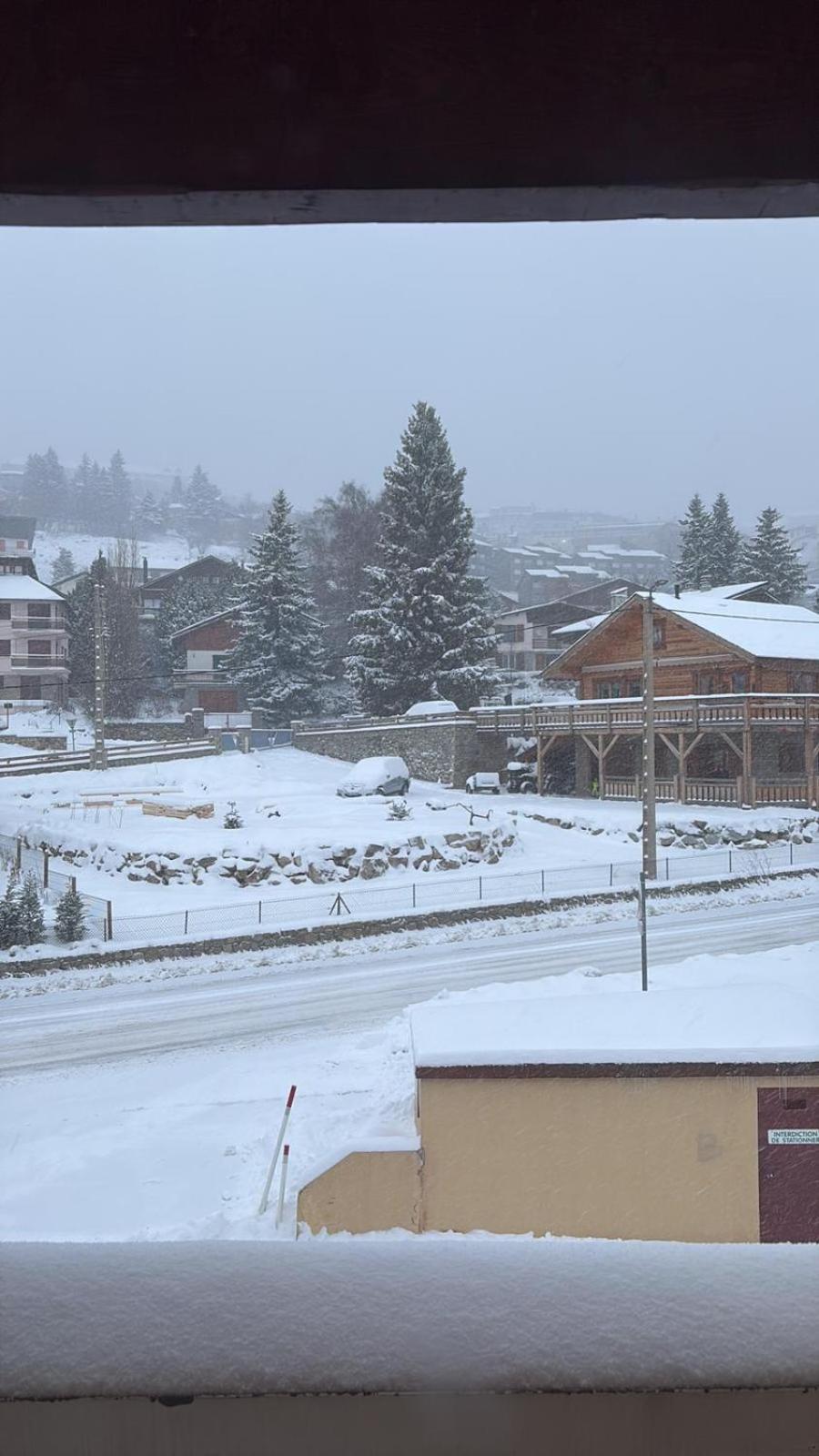 Studio MARMOTTE FONT-ROMEU 4 personnes avec balcon Résidence VAL SOLEIL entièrement rénové en juin 2021 place de PARKING & WIFI gratuit , draps & serviettes de toilettes non inclus, sabanas y toallas no incluidos