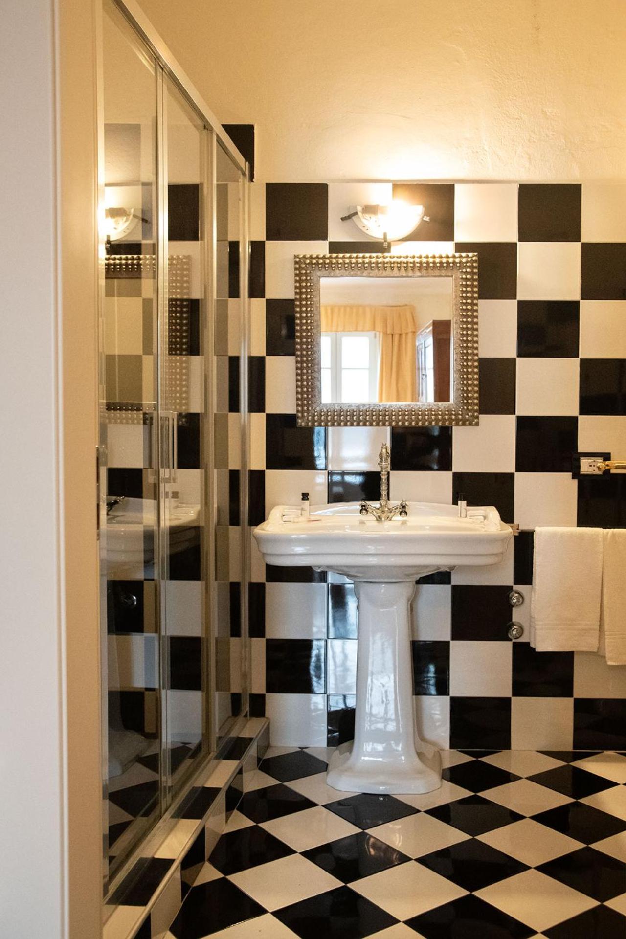 Standard Double Room with Lake View