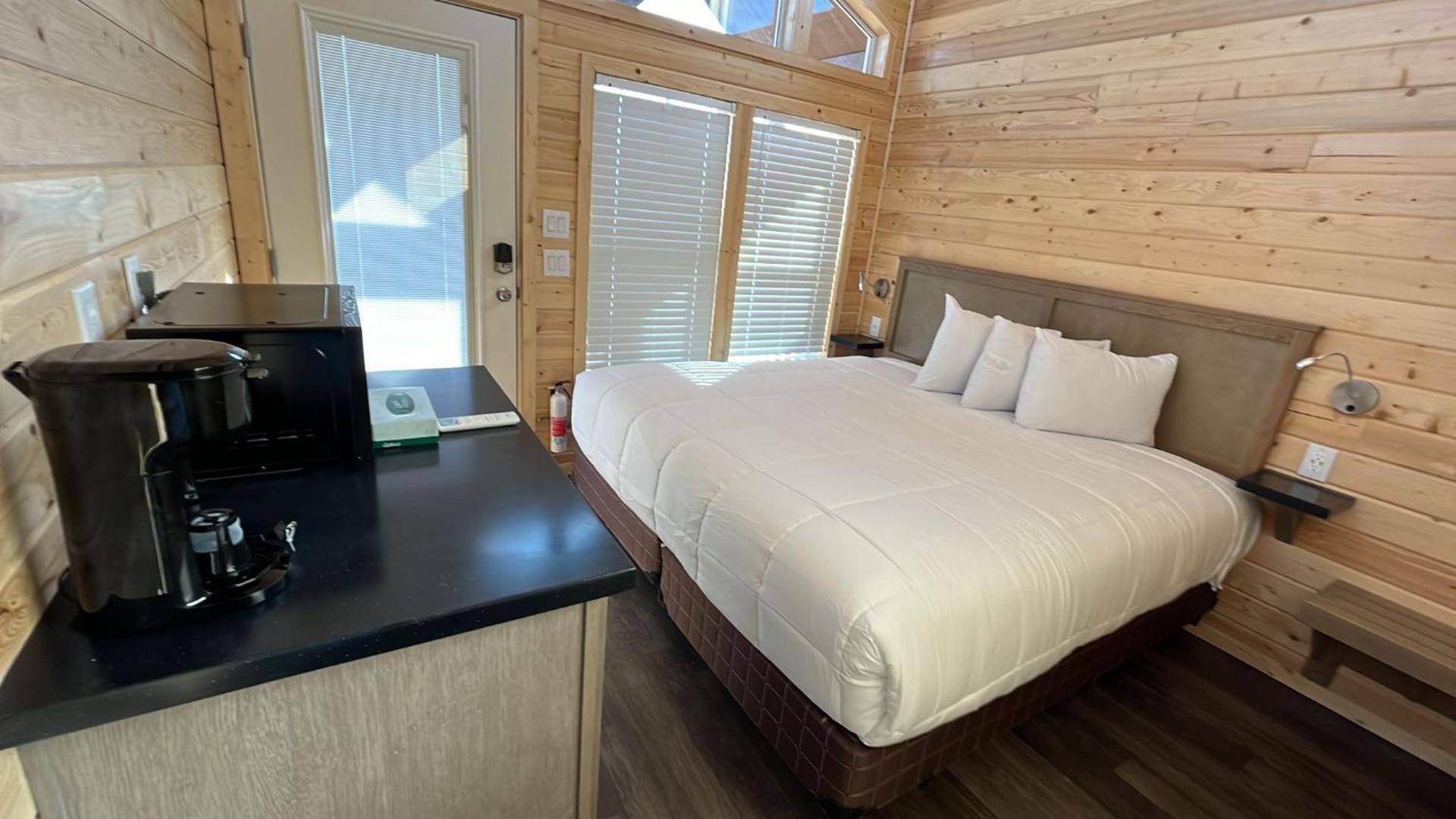 060B Grand Canyon South Rim Chalet with King Bed