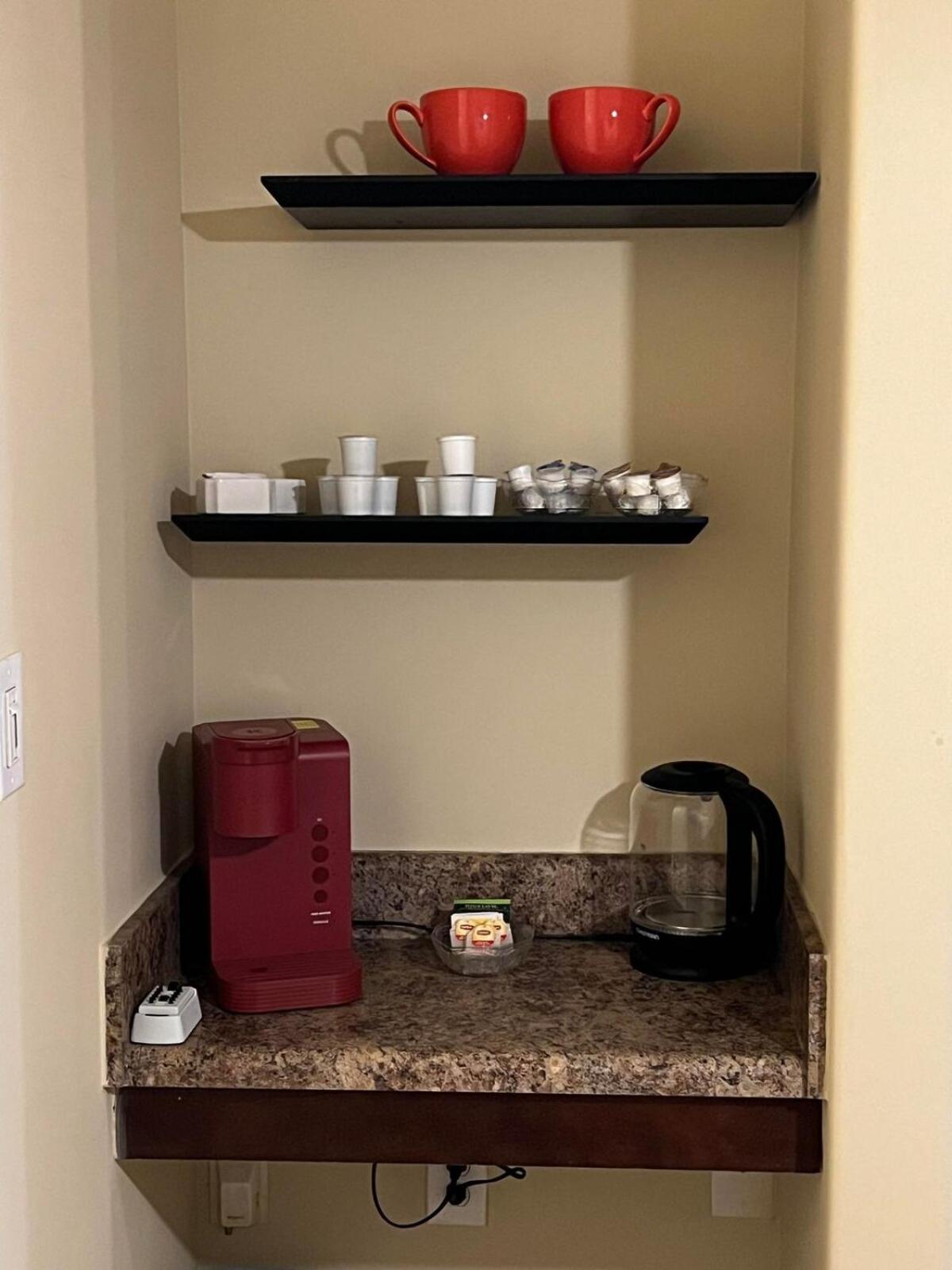 Immediate Availability! Book 2 Days Get 1 Day Free! - Happy Holidays Let's Go Close to Everywhere you want to be!