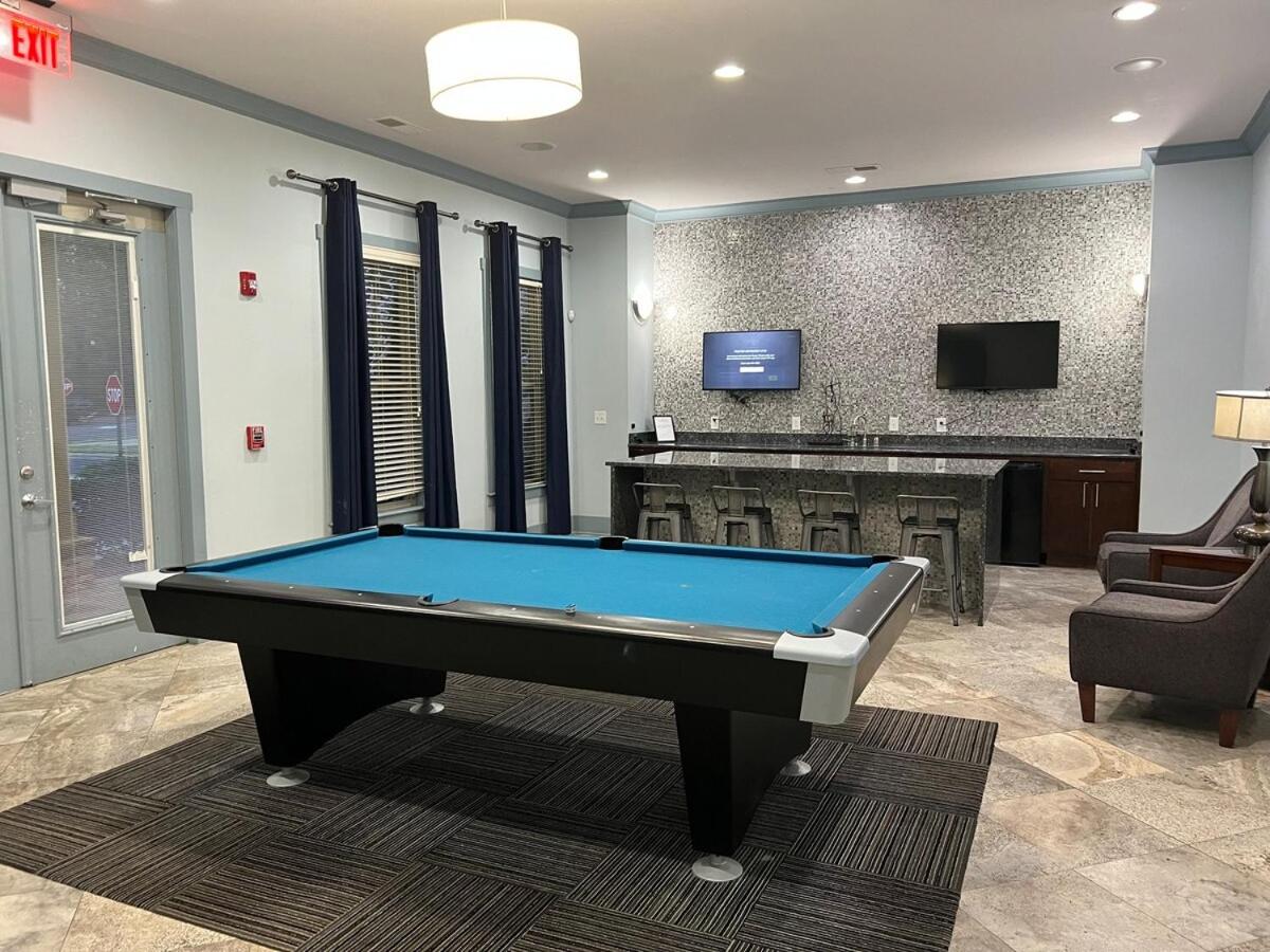 Immediate Availability! Book 2 Days Get 1 Day Free! - Happy Holidays Let's Go Close to Everywhere you want to be!