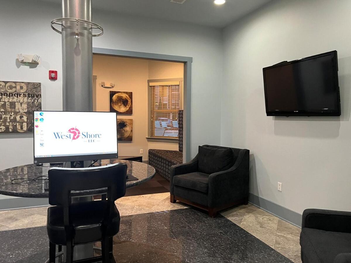 Immediate Availability! Book 2 Days Get 1 Day Free! - Happy Holidays Let's Go Close to Everywhere you want to be!