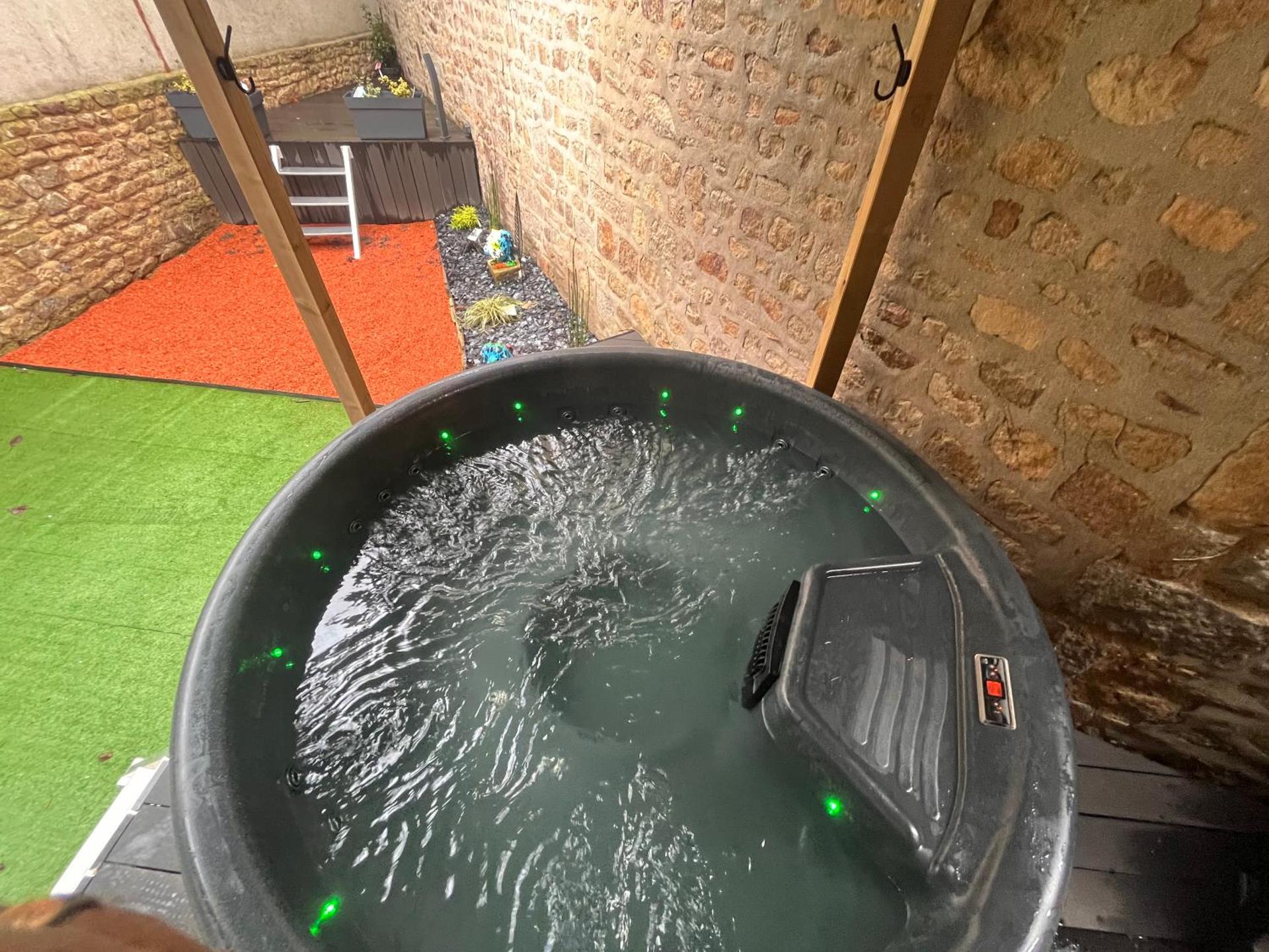 Atelier du spa jacuzzi illimité proche du mont saint Michel