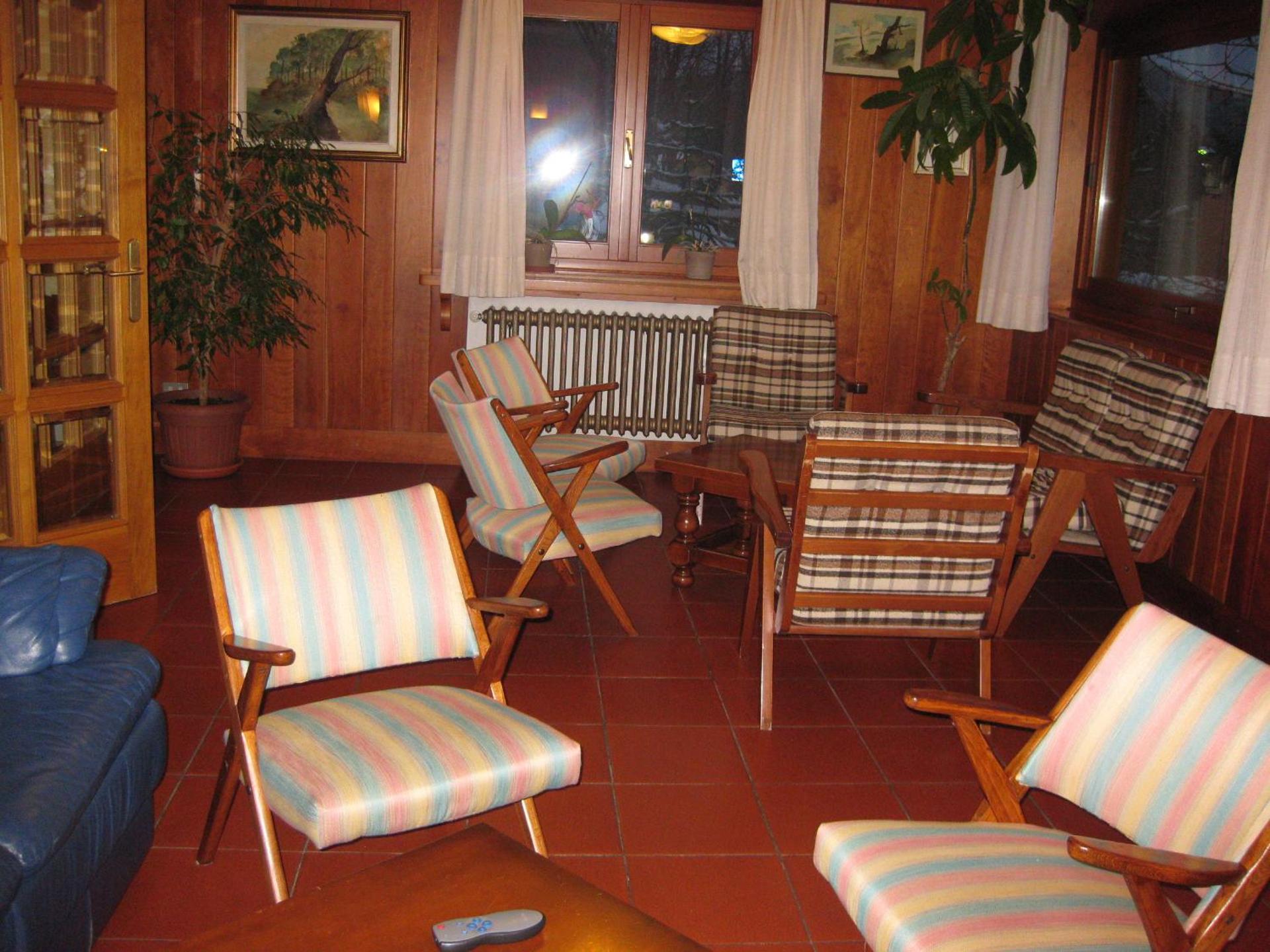 Communal lounge/ TV room