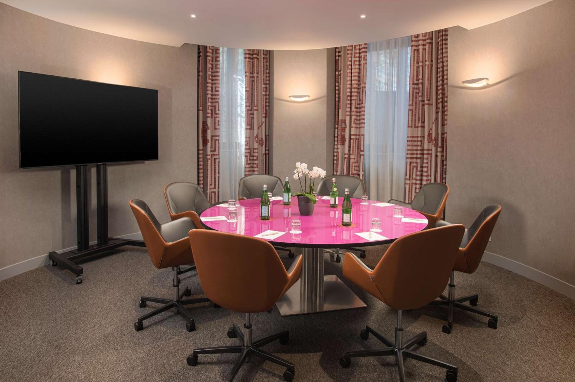 Meeting/conference room