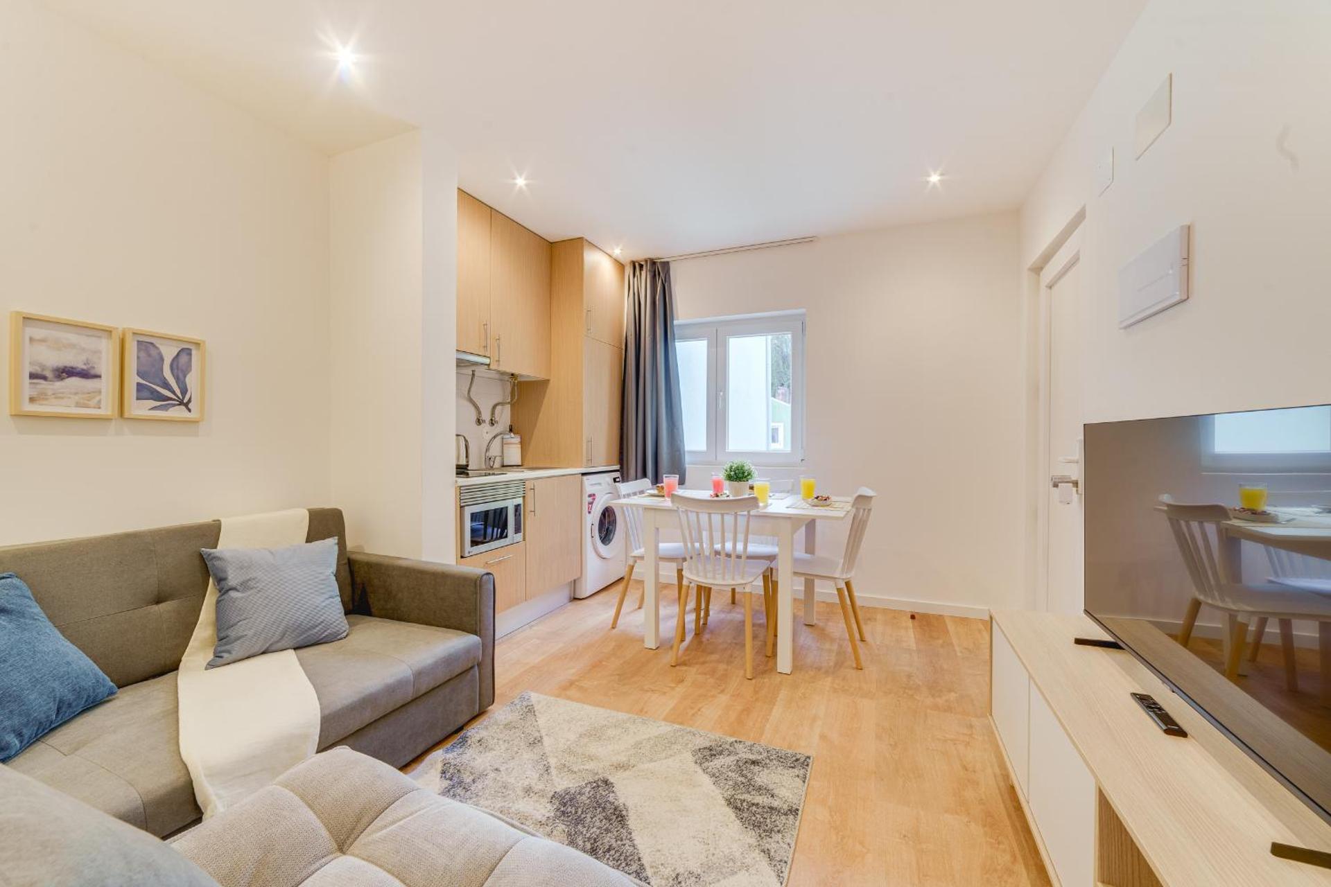 Yellow Charm - Campolide Apartments