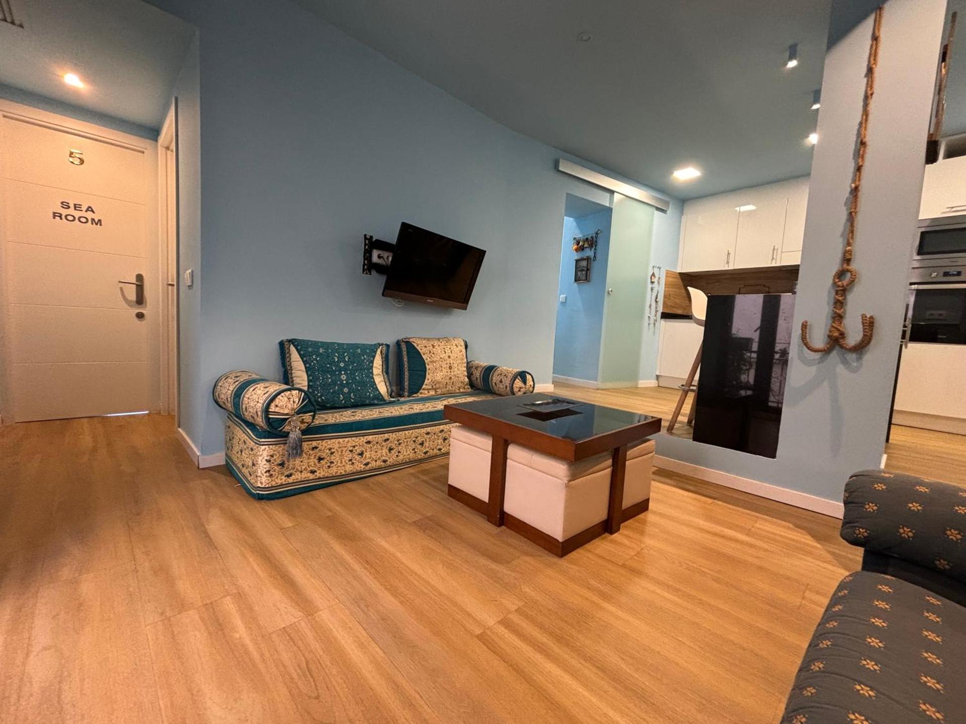 Communal lounge/ TV room