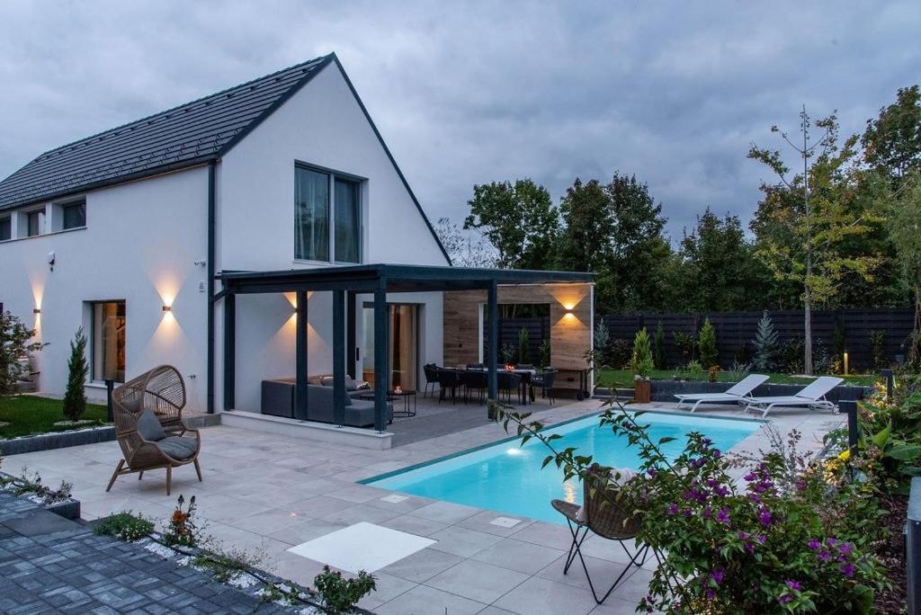 Villa Estelle - pool, jacuzzi, sauna - Balaton