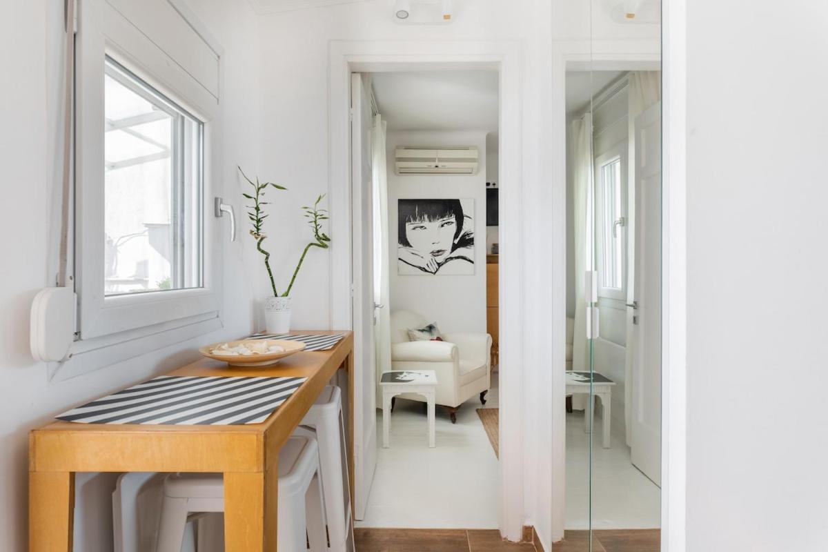 Valentina's Apartment with Large Sunny Balcony