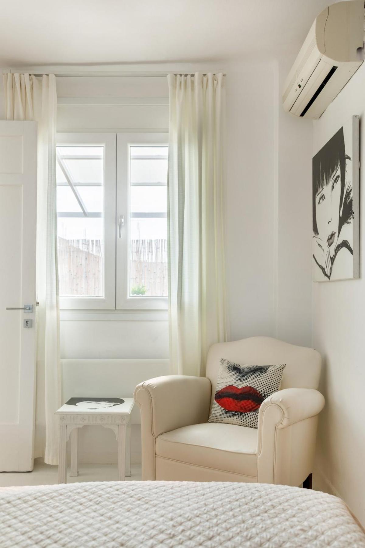 Valentina's Apartment with Large Sunny Balcony