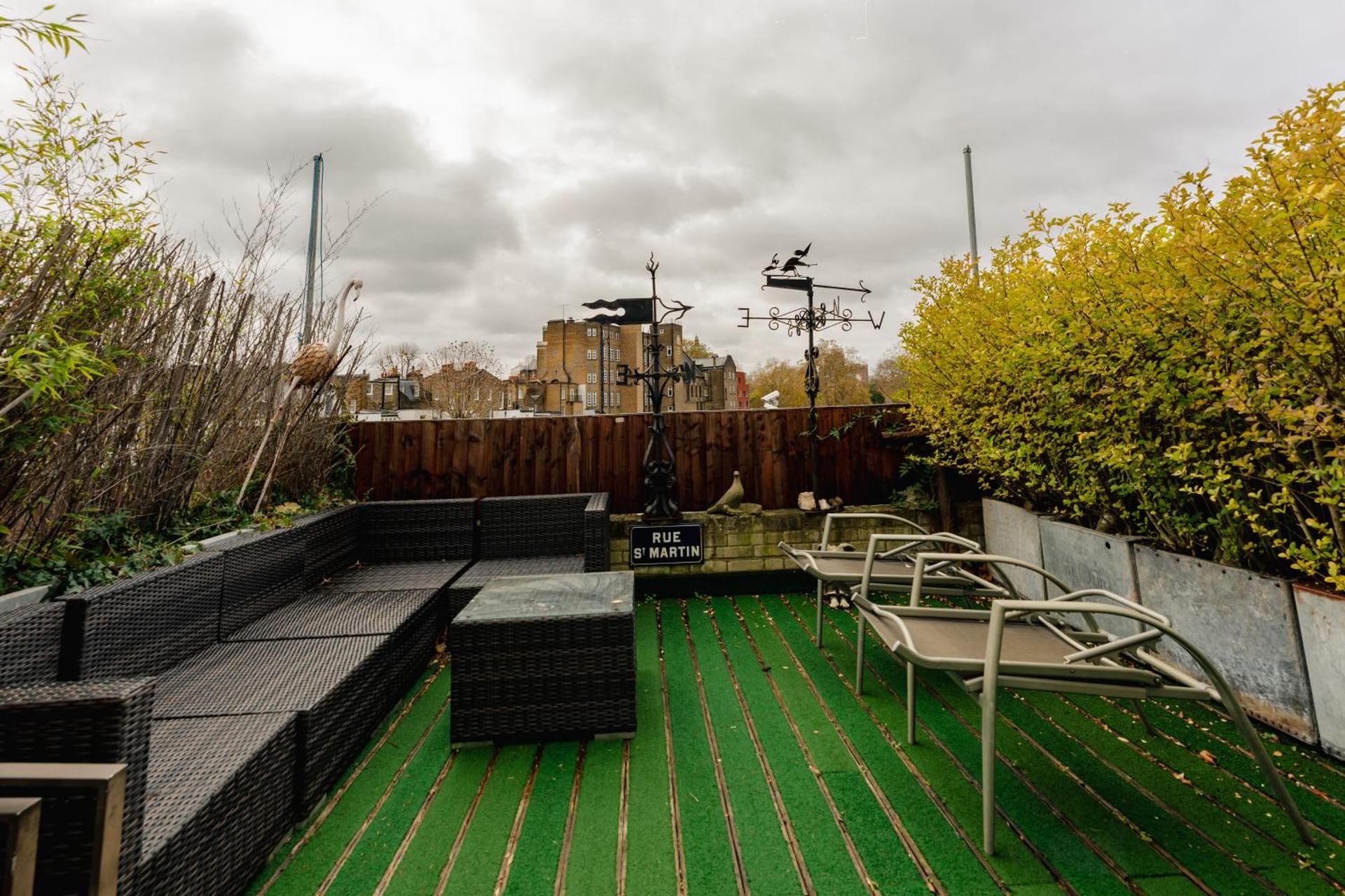 Ultrachic Georgian Townhouse In Central London