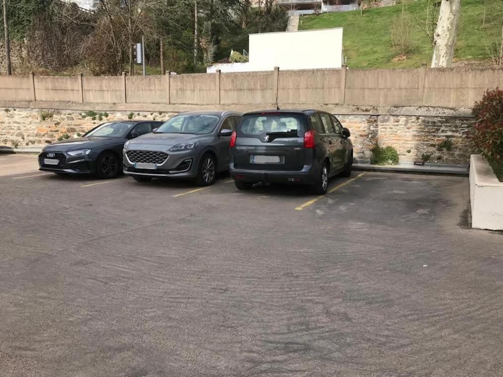 Le Petit Debrousse, Confort calme et Parking