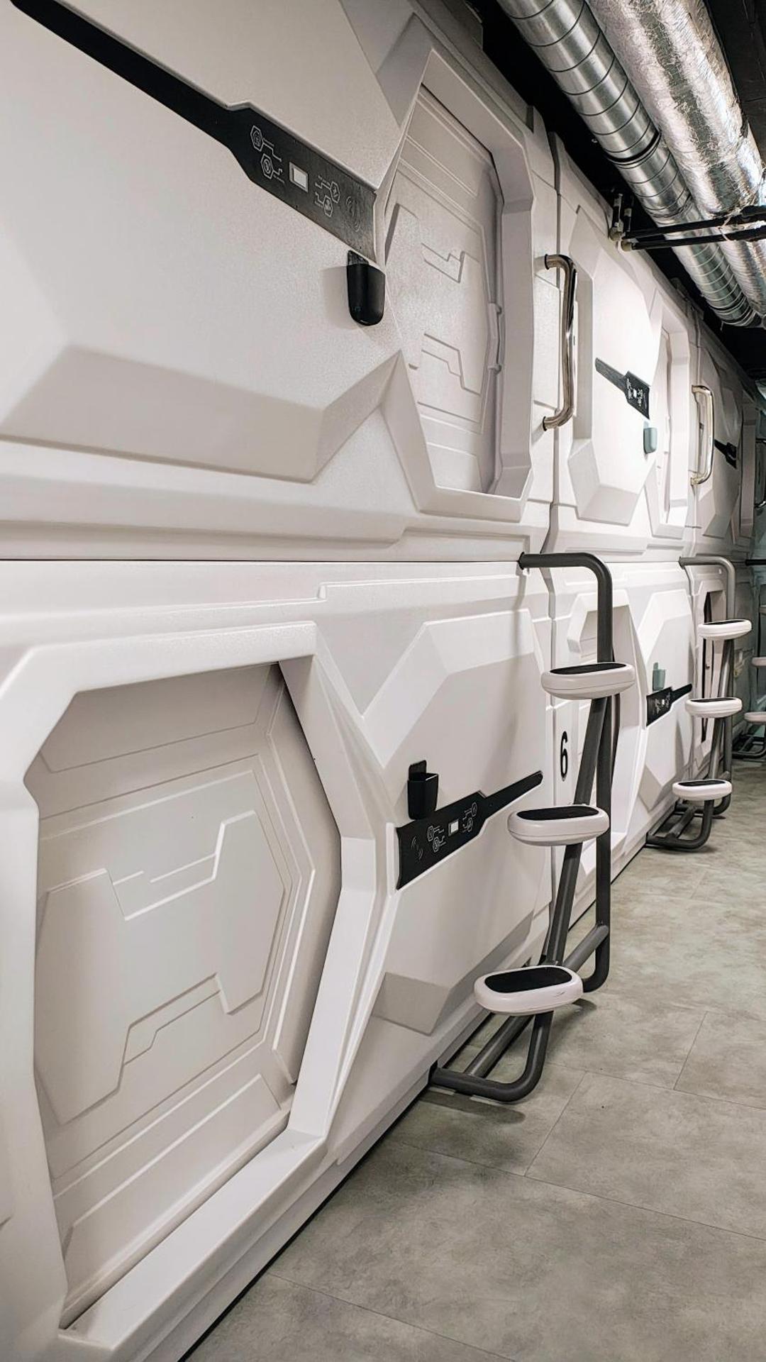 Сapsule Kijowska Stadium Floor -1 no window - Self Check in