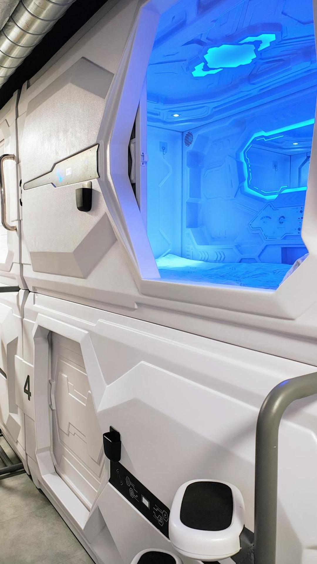 Сapsule Kijowska Stadium Floor -1 no window - Self Check in