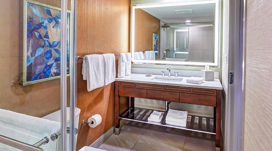 Lobby Tower King Room 