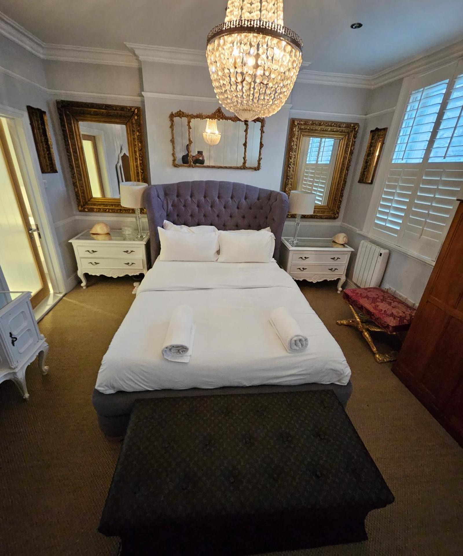 Ultrachic Georgian Townhouse In Central London