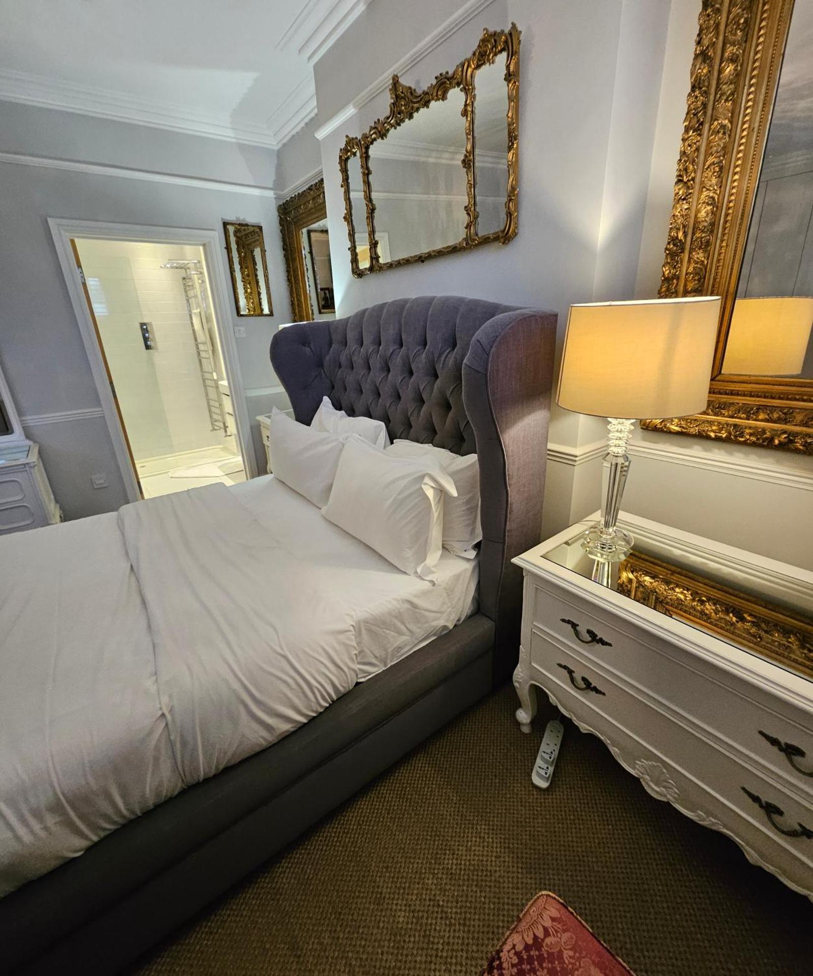 Ultrachic Georgian Townhouse In Central London