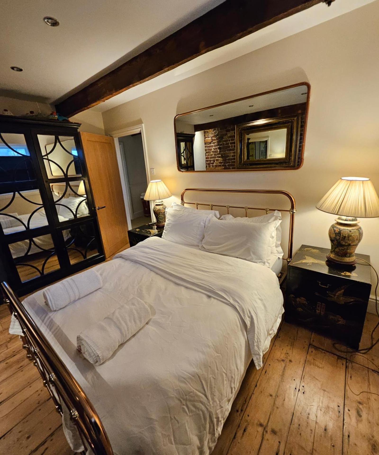 Ultrachic Georgian Townhouse In Central London