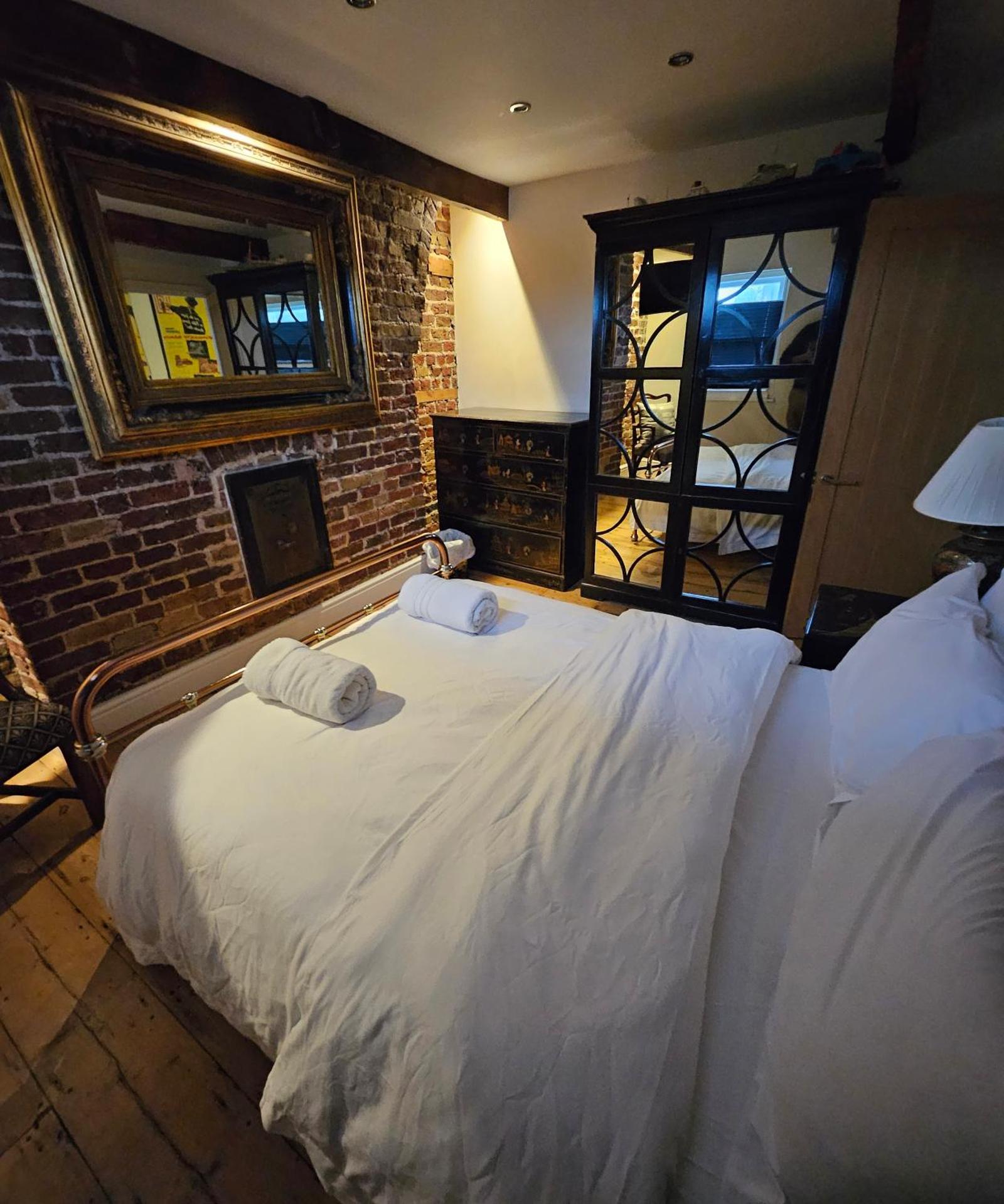 Ultrachic Georgian Townhouse In Central London