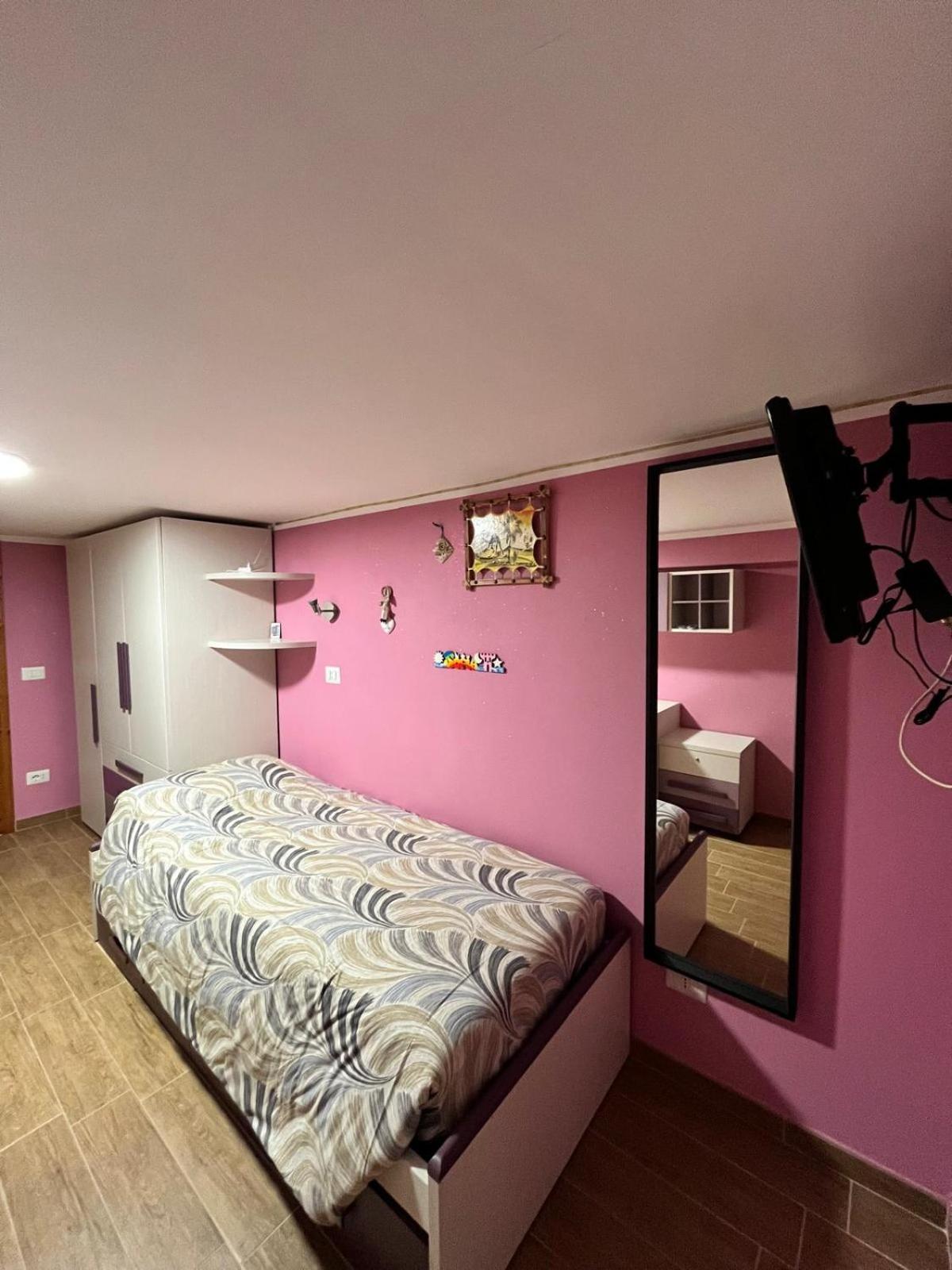 Cozy apartment La Mansarda near Rome Castelli Tivoli