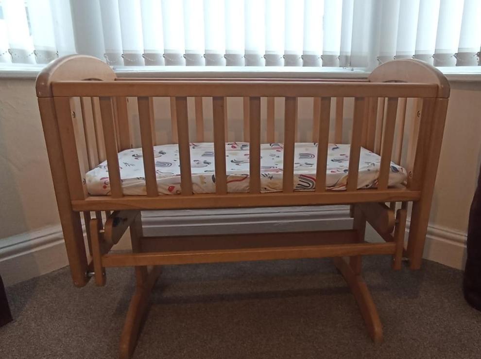 Home from Home near LFC & train station