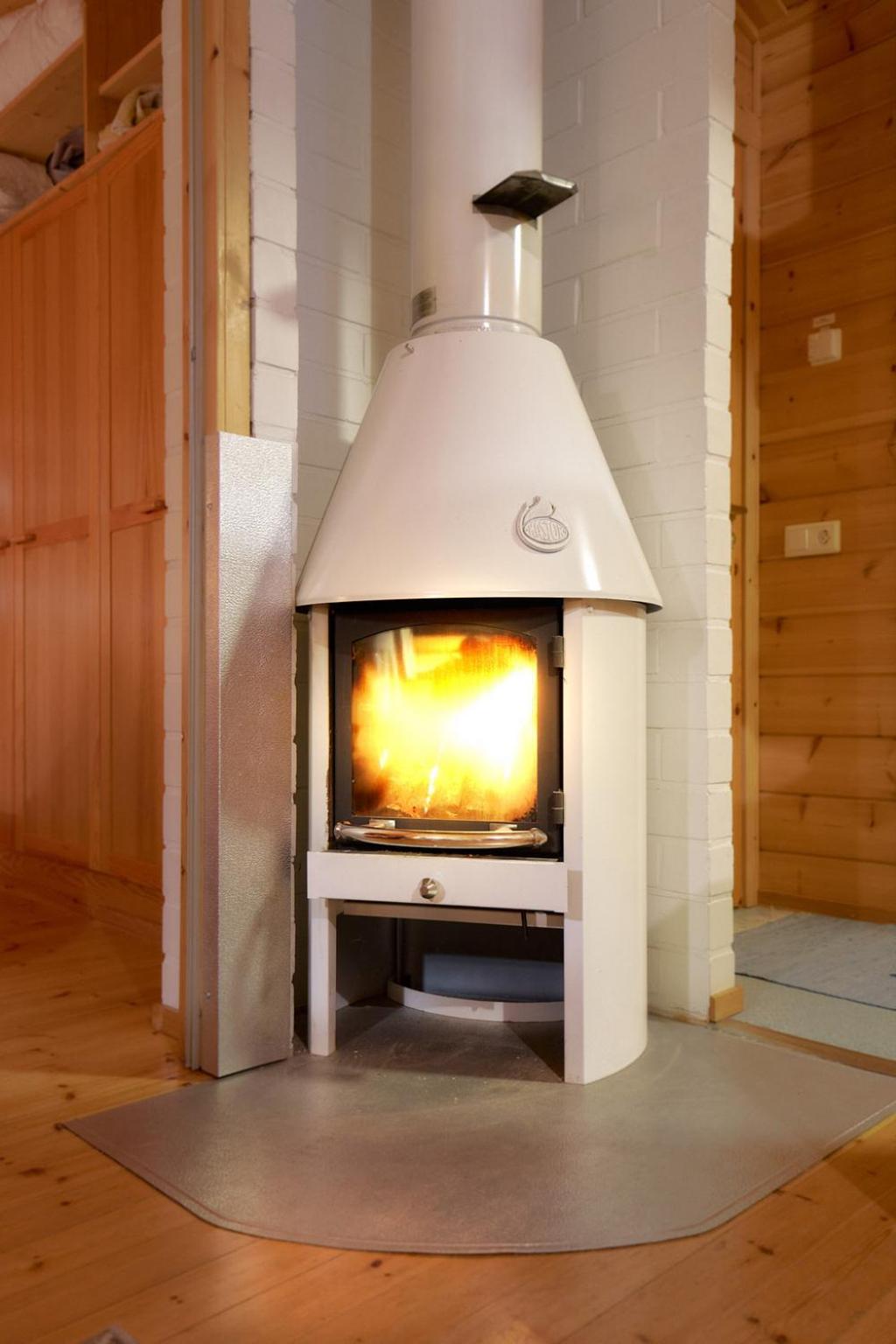 Mökki Jerisjärven rannalla