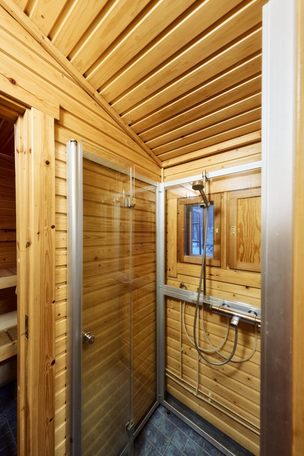 Mökki Jerisjärven rannalla