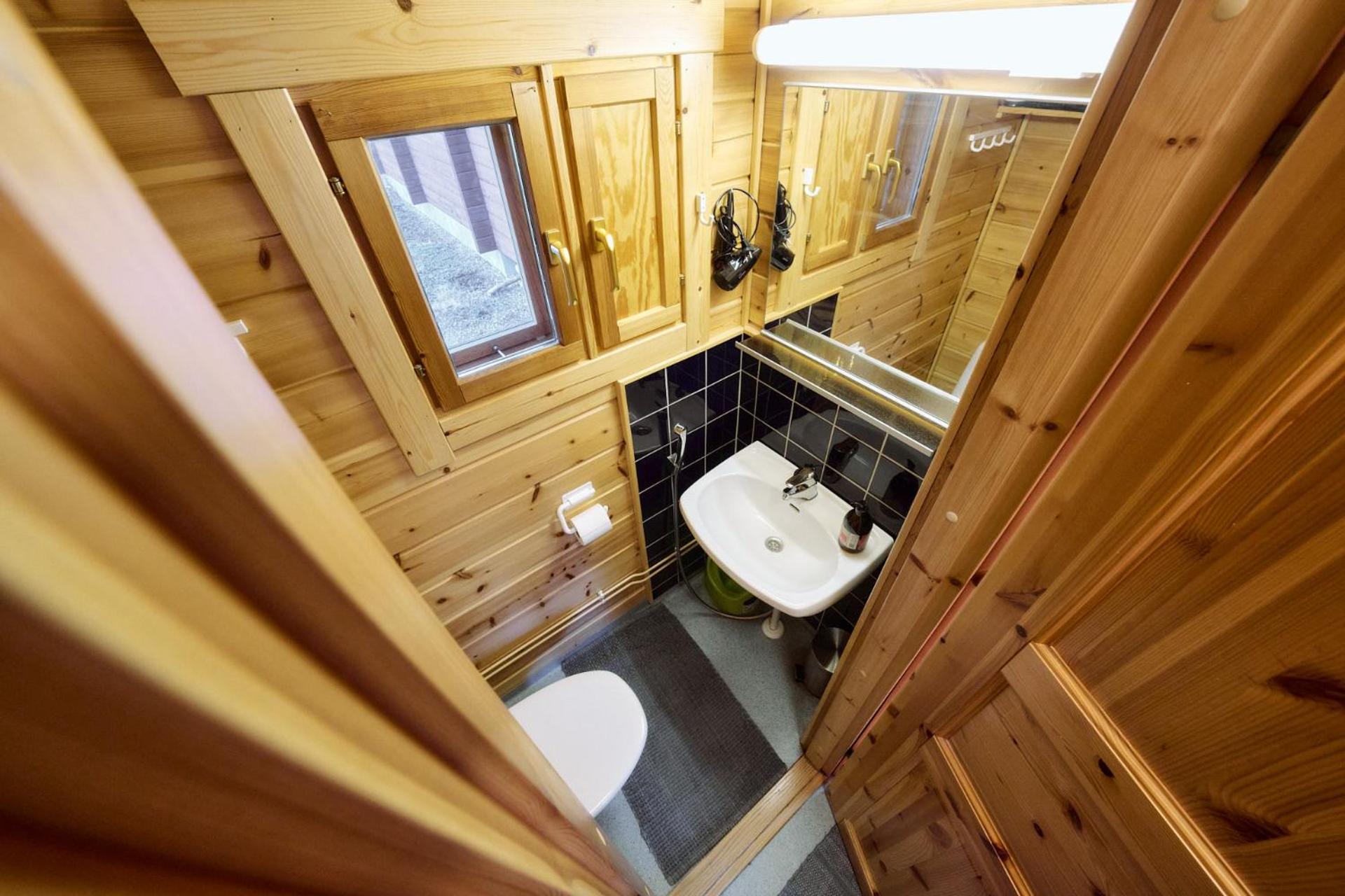 Mökki Jerisjärven rannalla