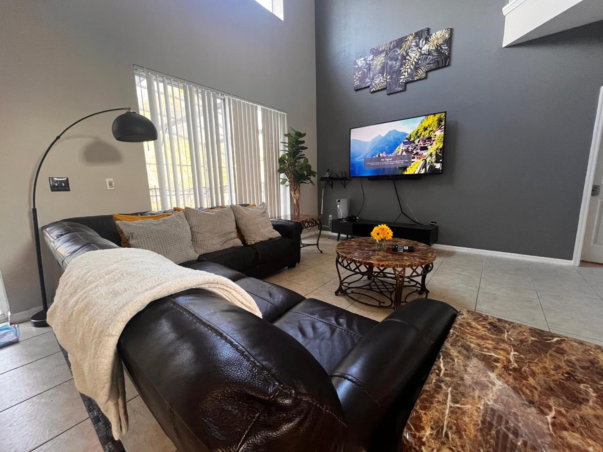 Communal lounge/ TV room