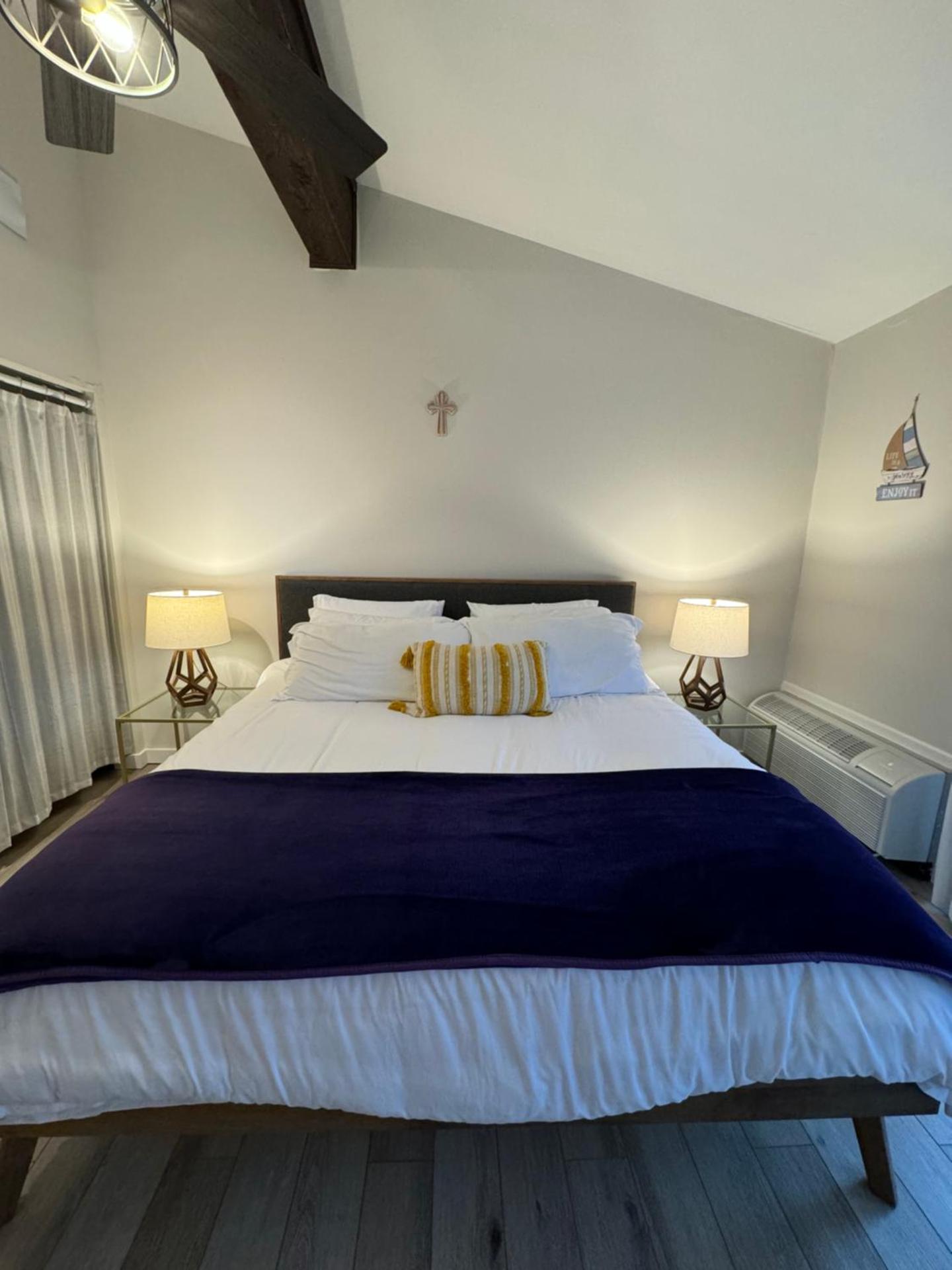 Newly Remodeled Mid-Century Modern Lake Condo