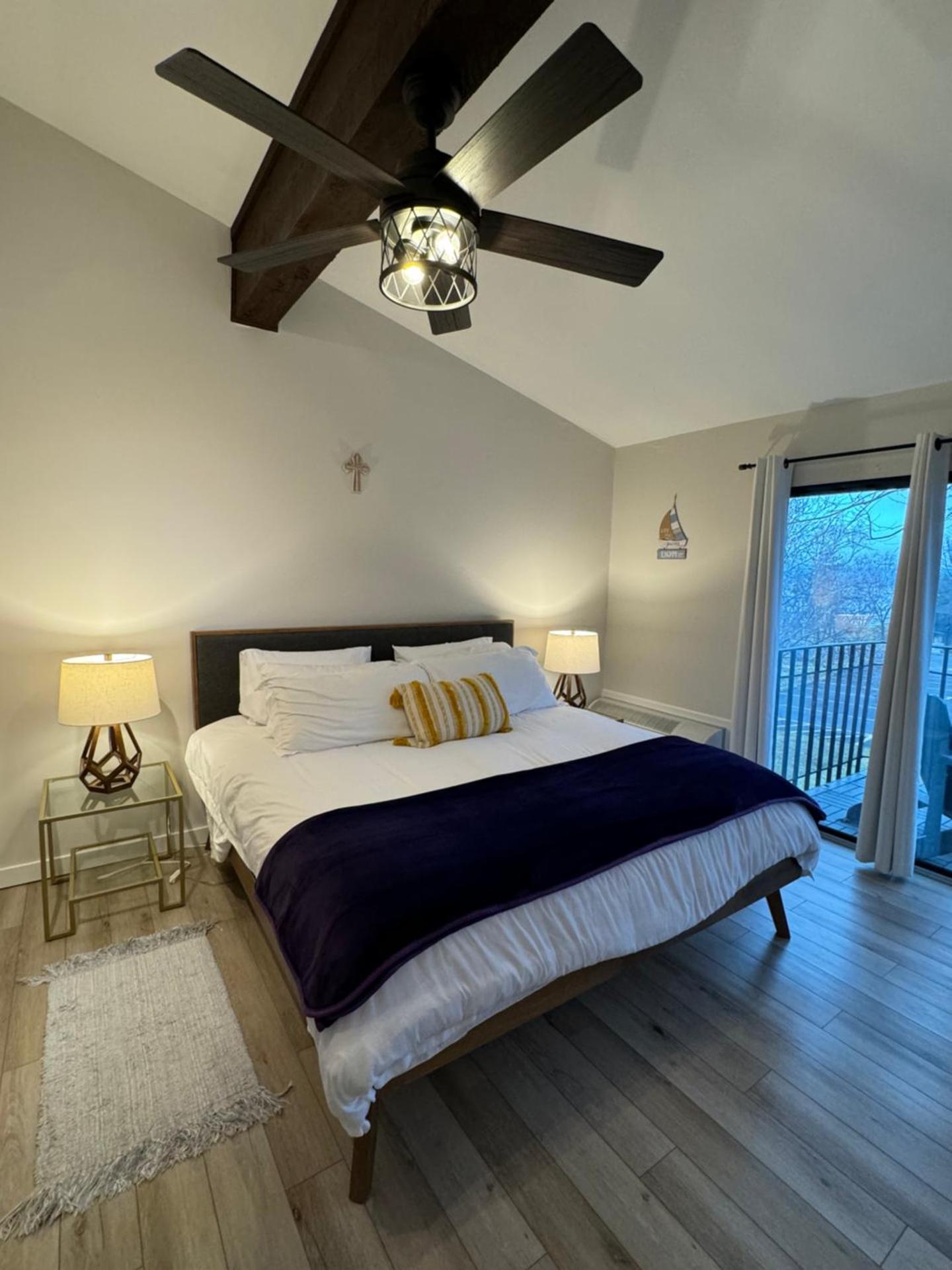 Newly Remodeled Mid-Century Modern Lake Condo