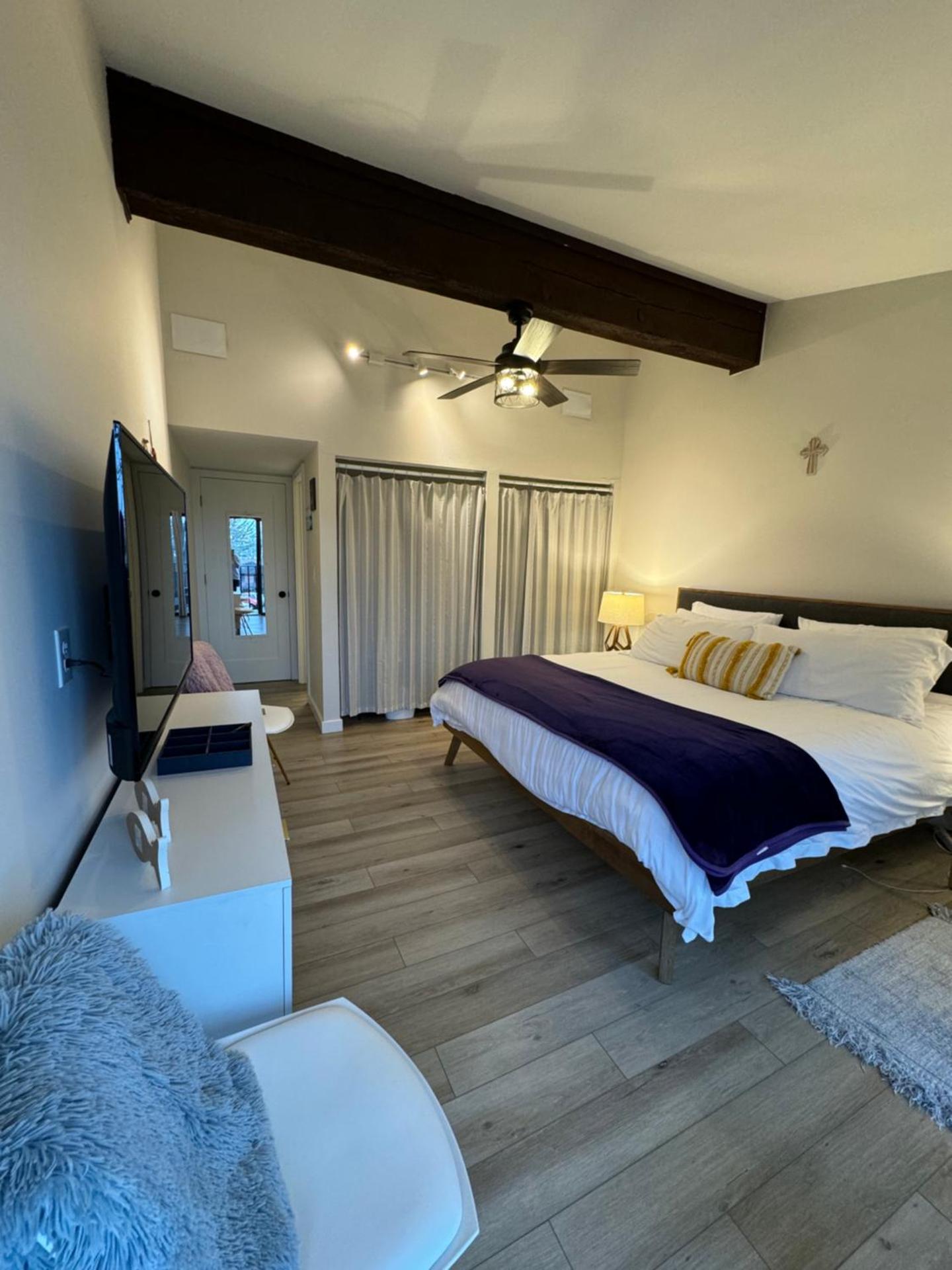 Newly Remodeled Mid-Century Modern Lake Condo