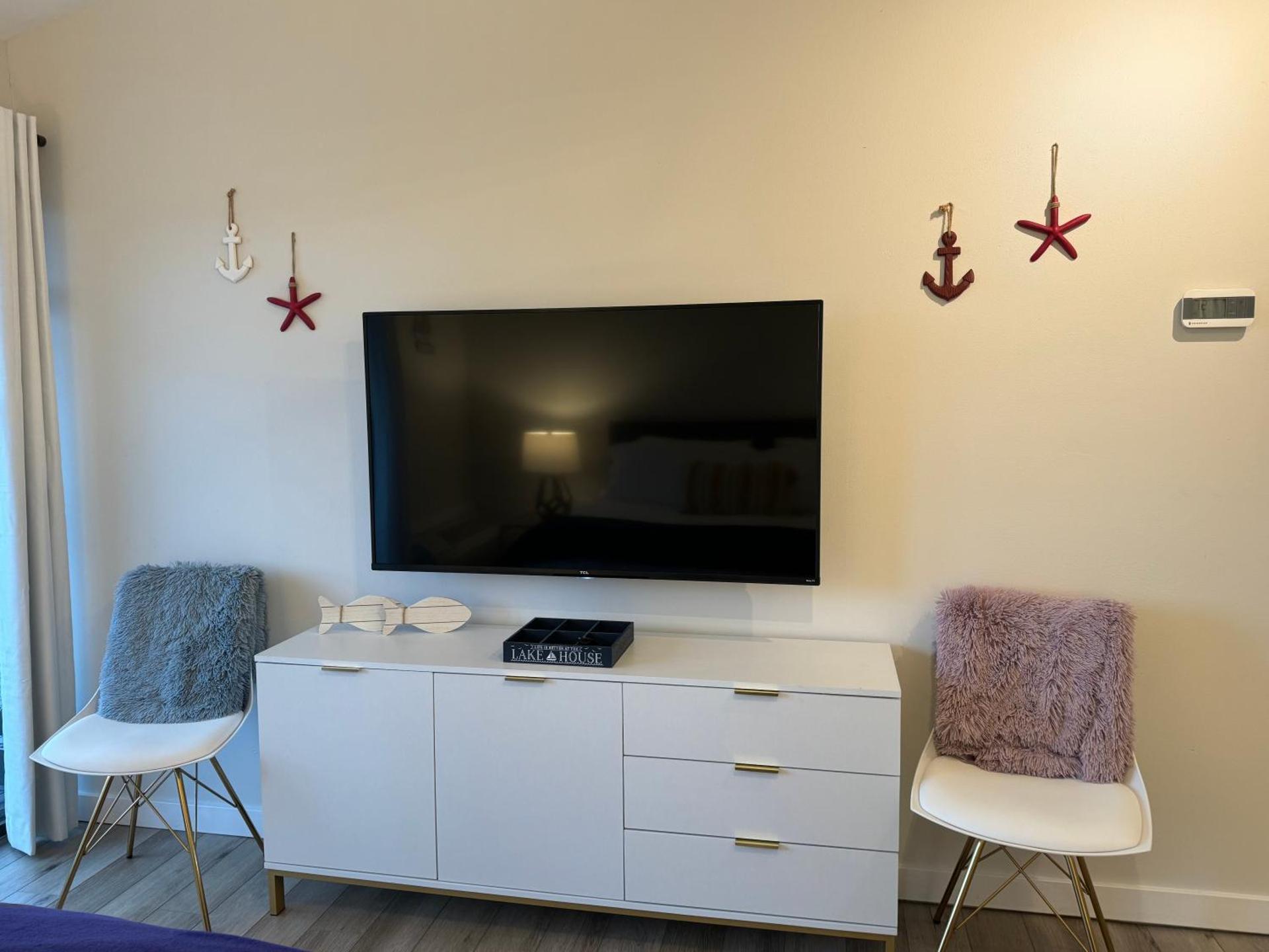 Newly Remodeled Mid-Century Modern Lake Condo