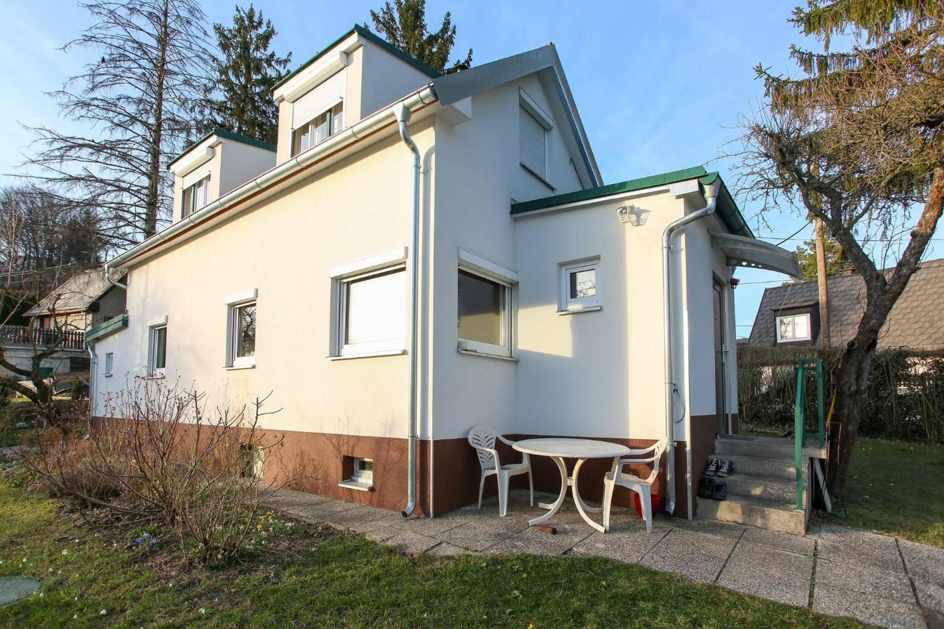 Charming Vienna Retreat with Garden Metro Access