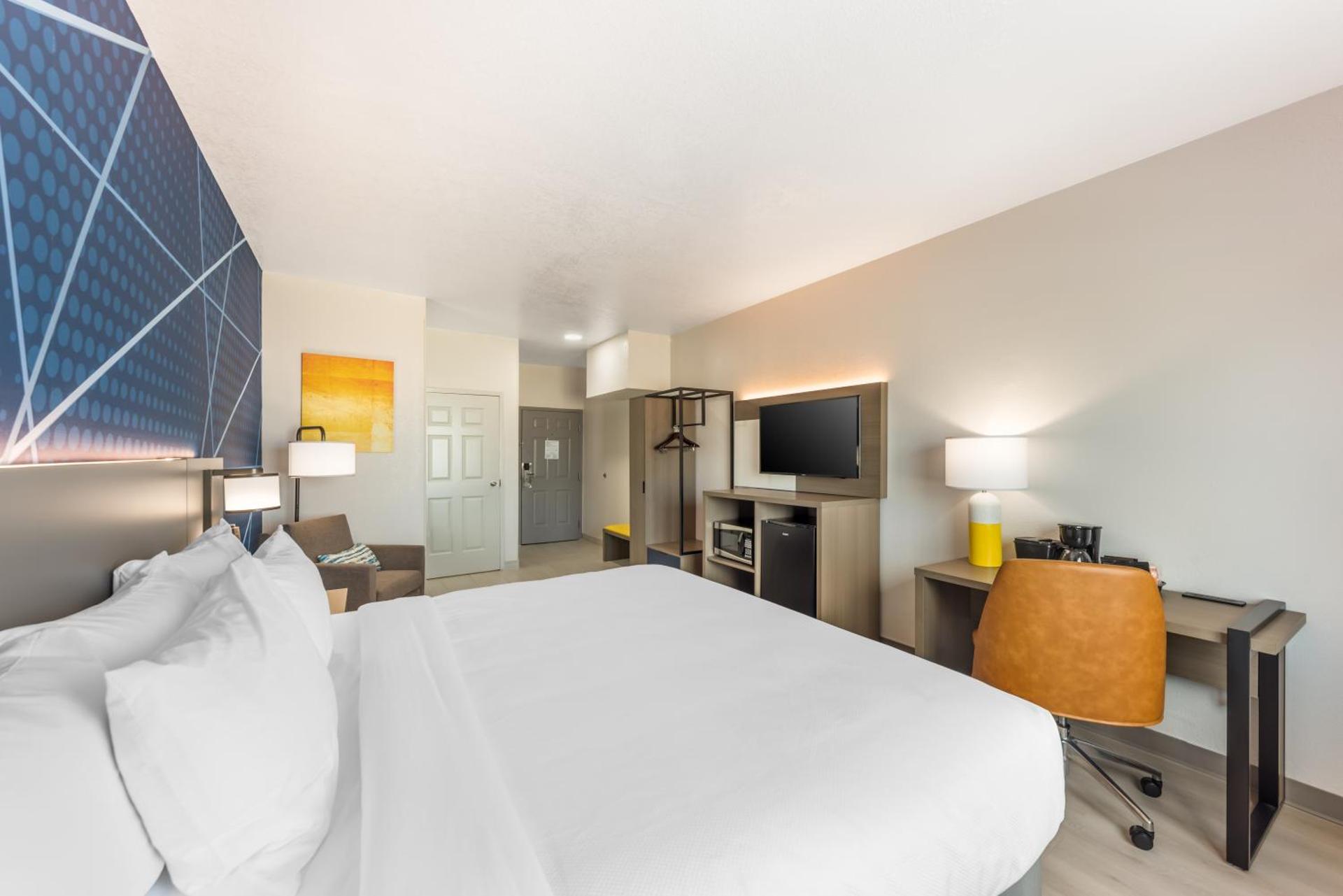 Communal lounge/ TV room