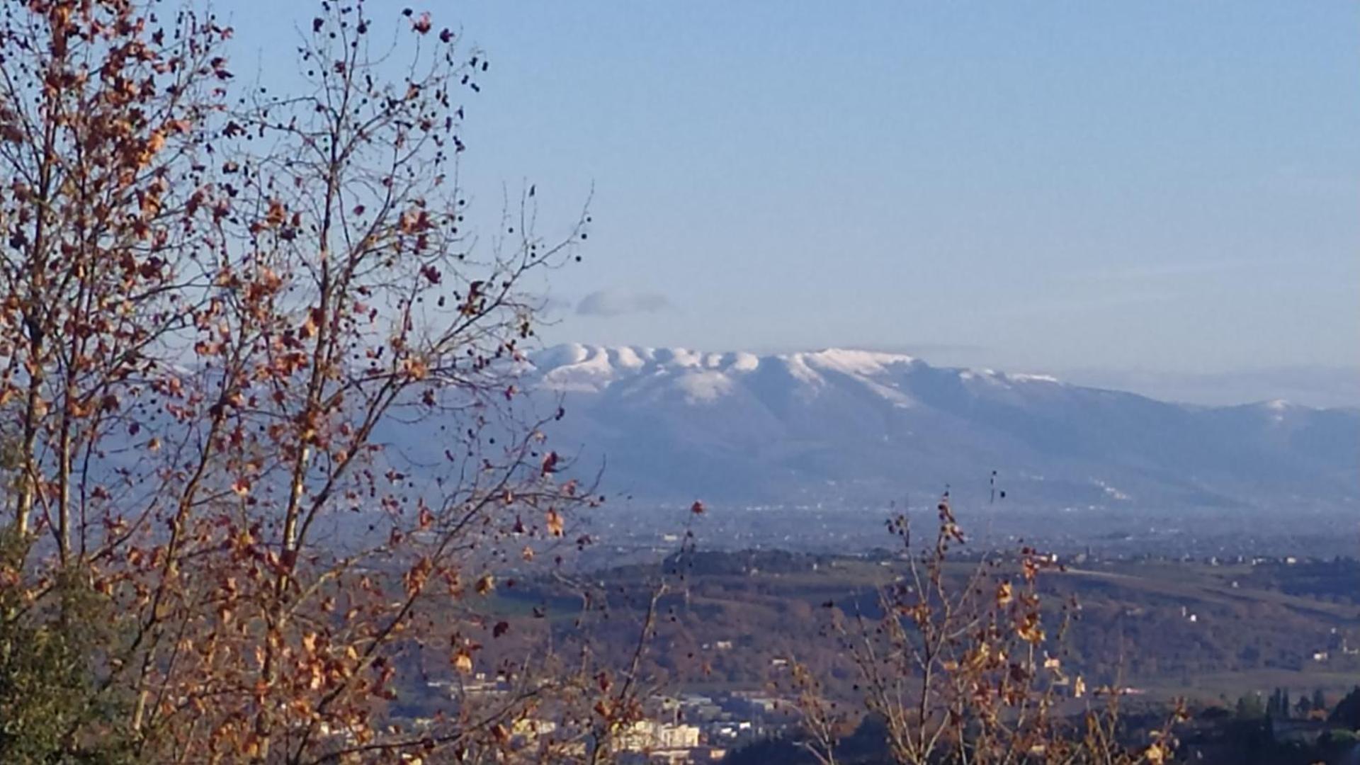 Centro Storico Perugia - Vista Su Assisi