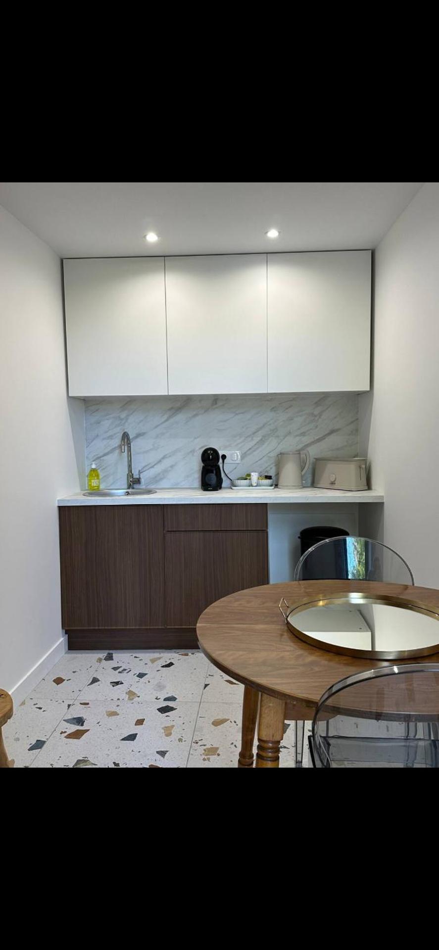 Kitchen or kitchenette