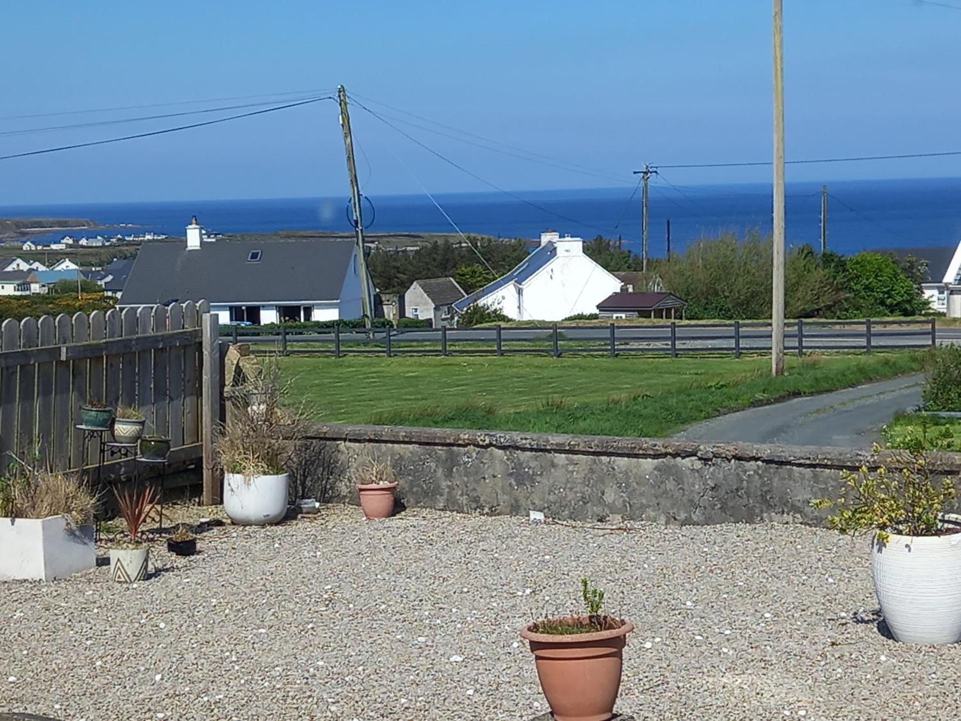 SEATADIS WILD ATLANTIC WAY Fab Sea views in Seatardis 2 Bedroom self contained holiday let F92D5X4