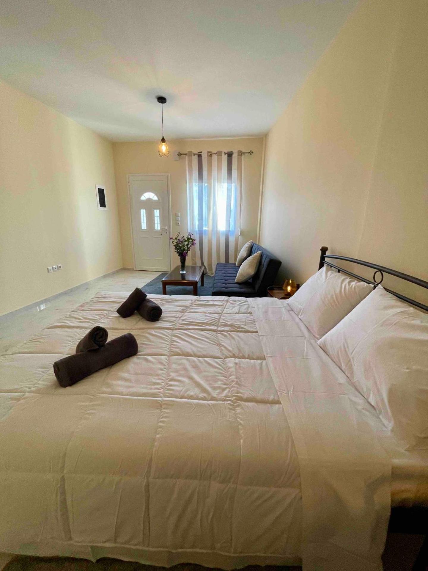 Ivory Escape Apartment - ATH Airport