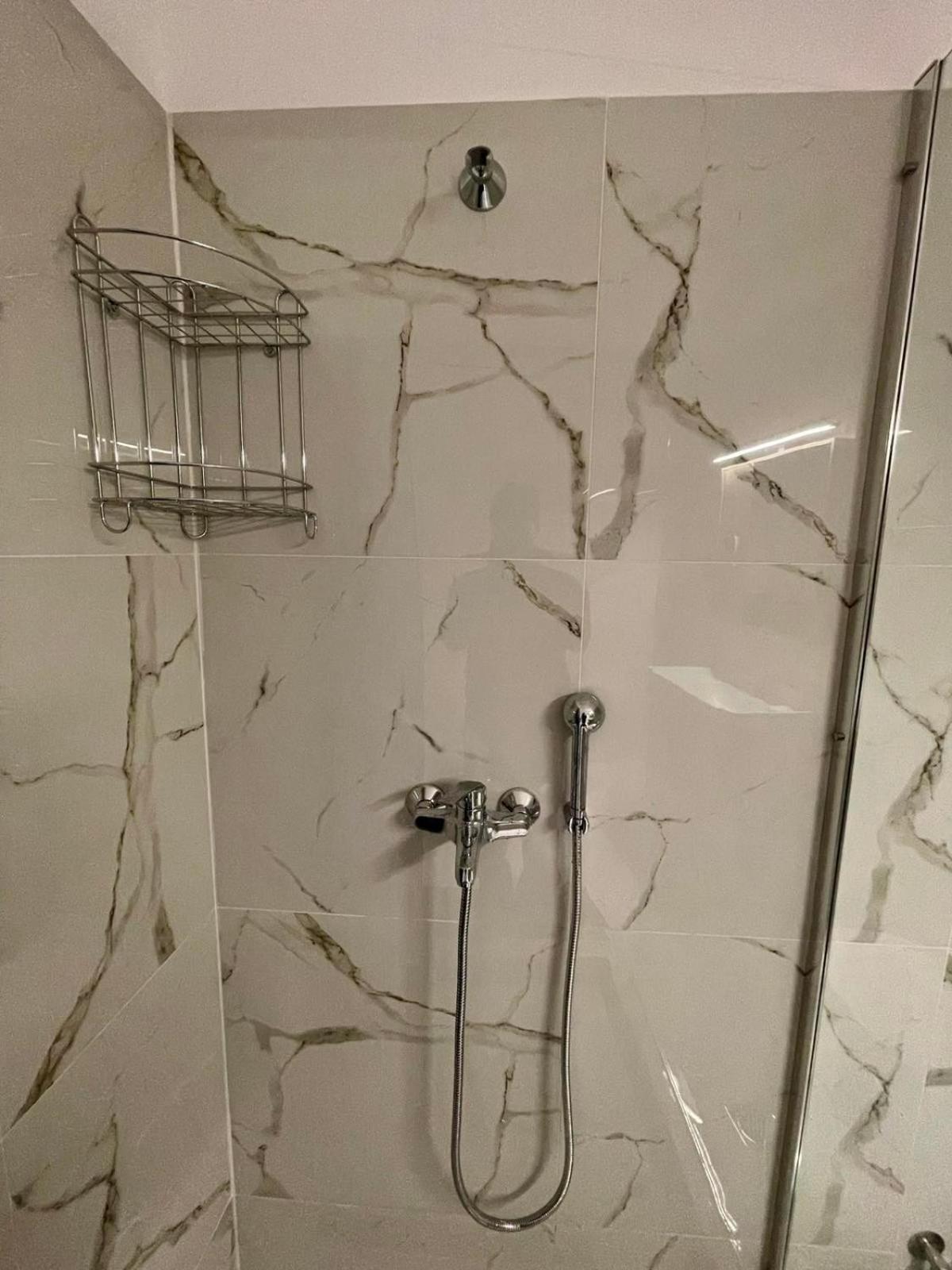 Ivory Escape Apartment - ATH Airport