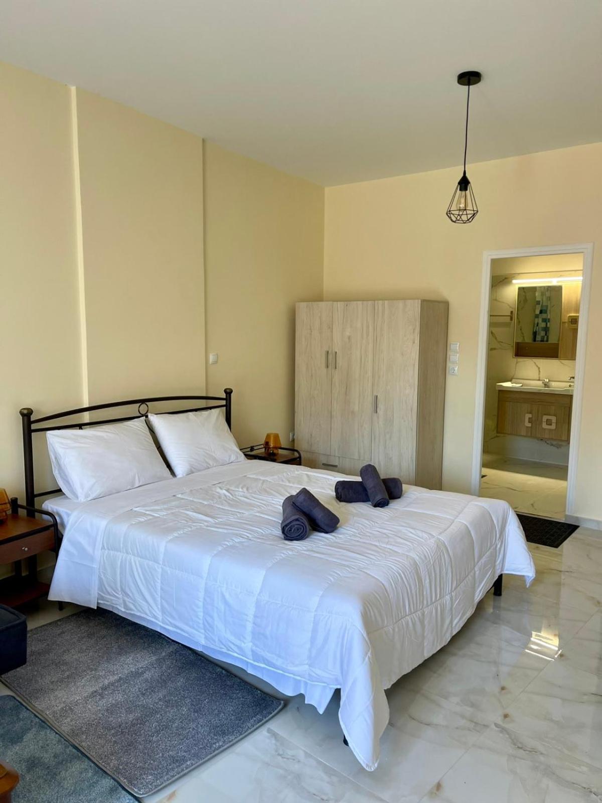 Ivory Escape Apartment - ATH Airport