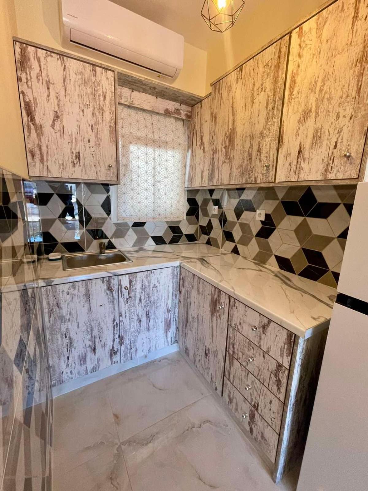 Ivory Escape Apartment - ATH Airport