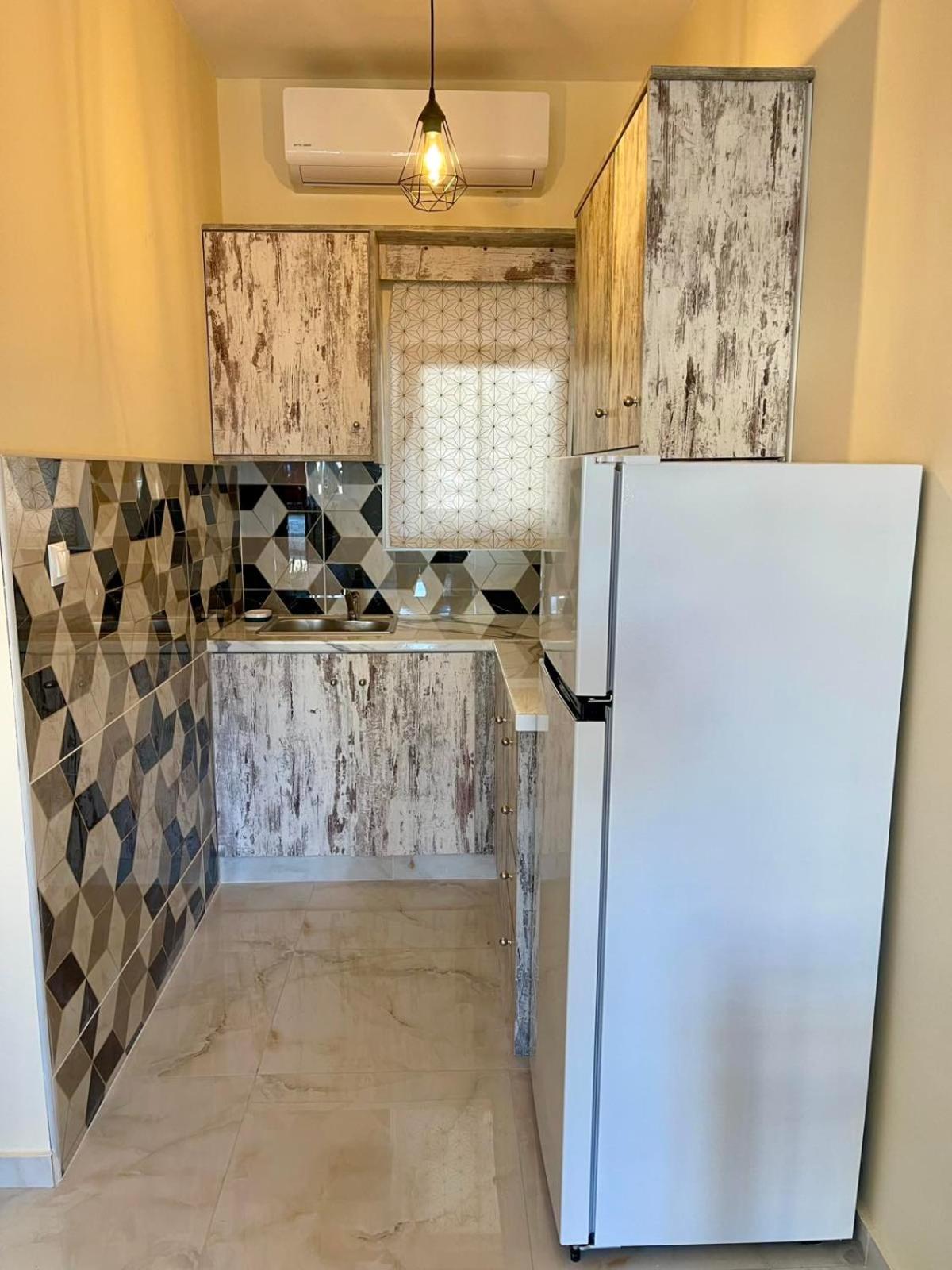 Ivory Escape Apartment - ATH Airport