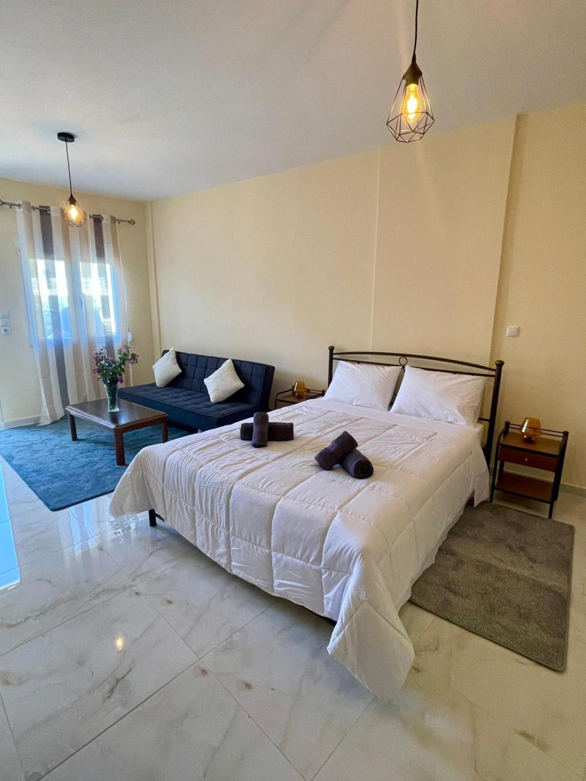 Ivory Escape Apartment - ATH Airport