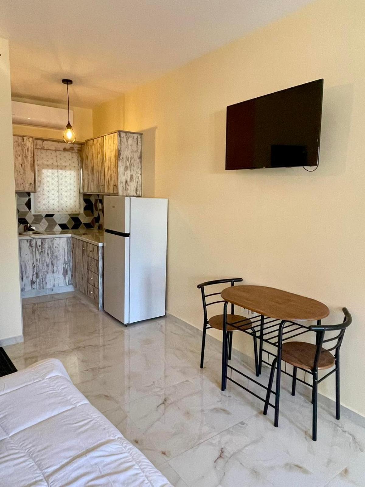 Ivory Escape Apartment - ATH Airport