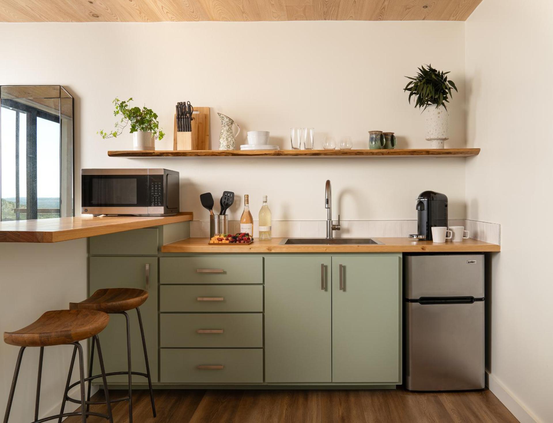 Kitchen or kitchenette
