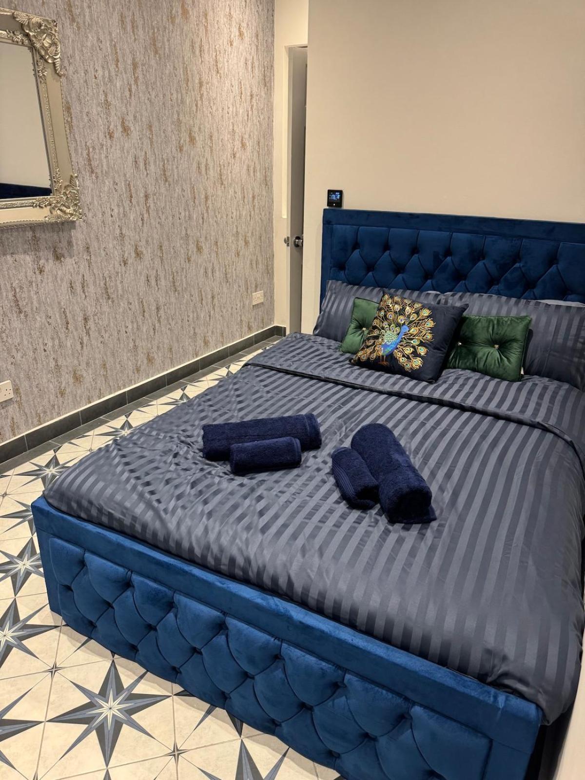 Marble blue flat, City of Gloucester